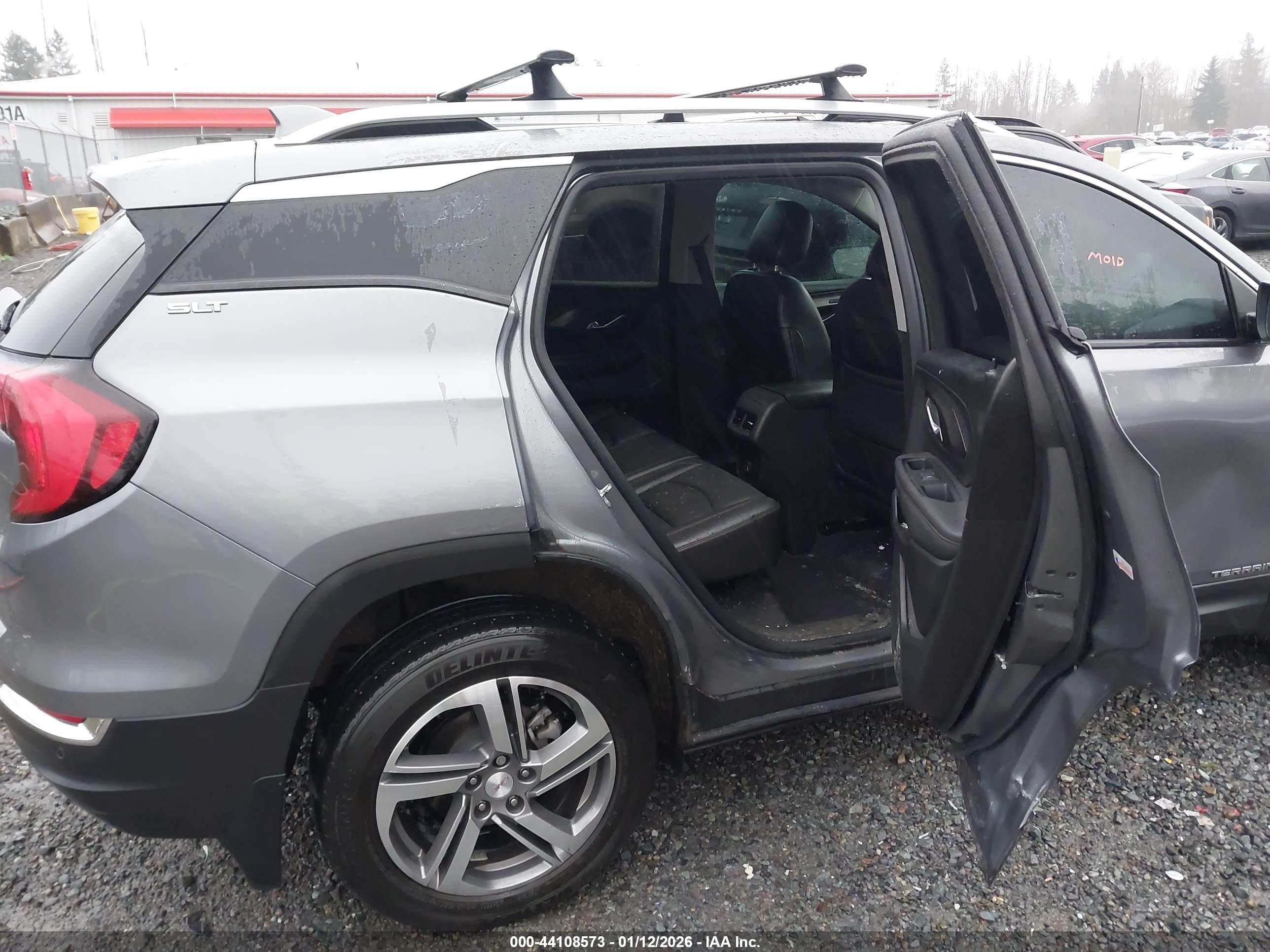 GMC TERRAIN image 8
