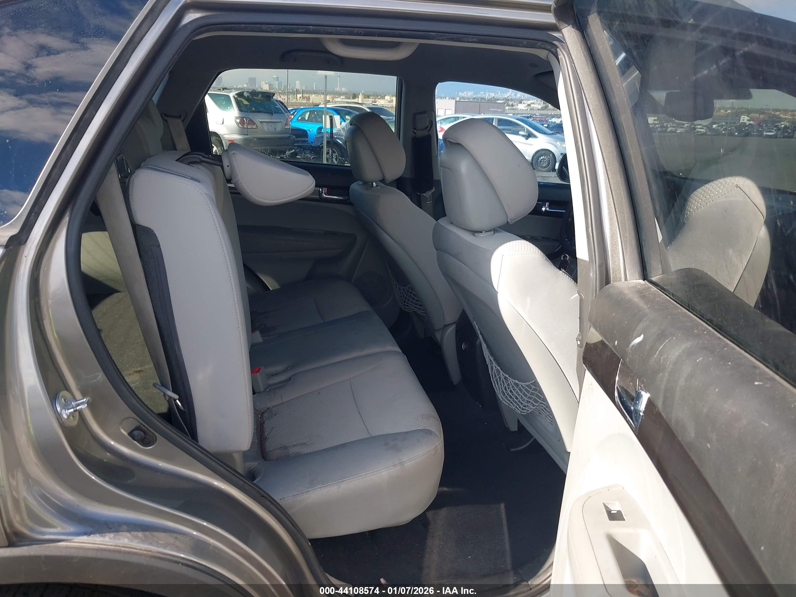 KIA SORENTO image 8