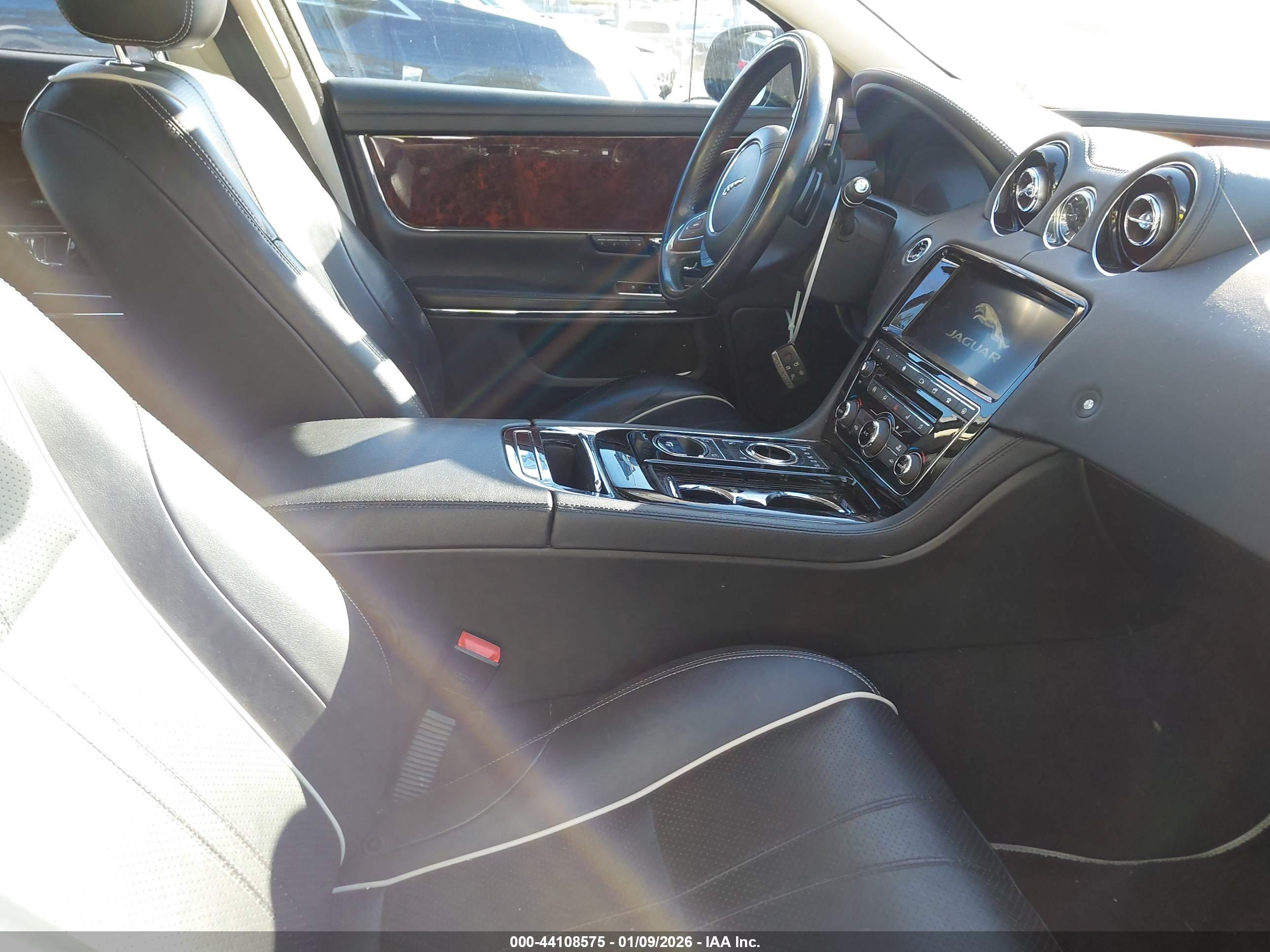 JAGUAR XJ image 5
