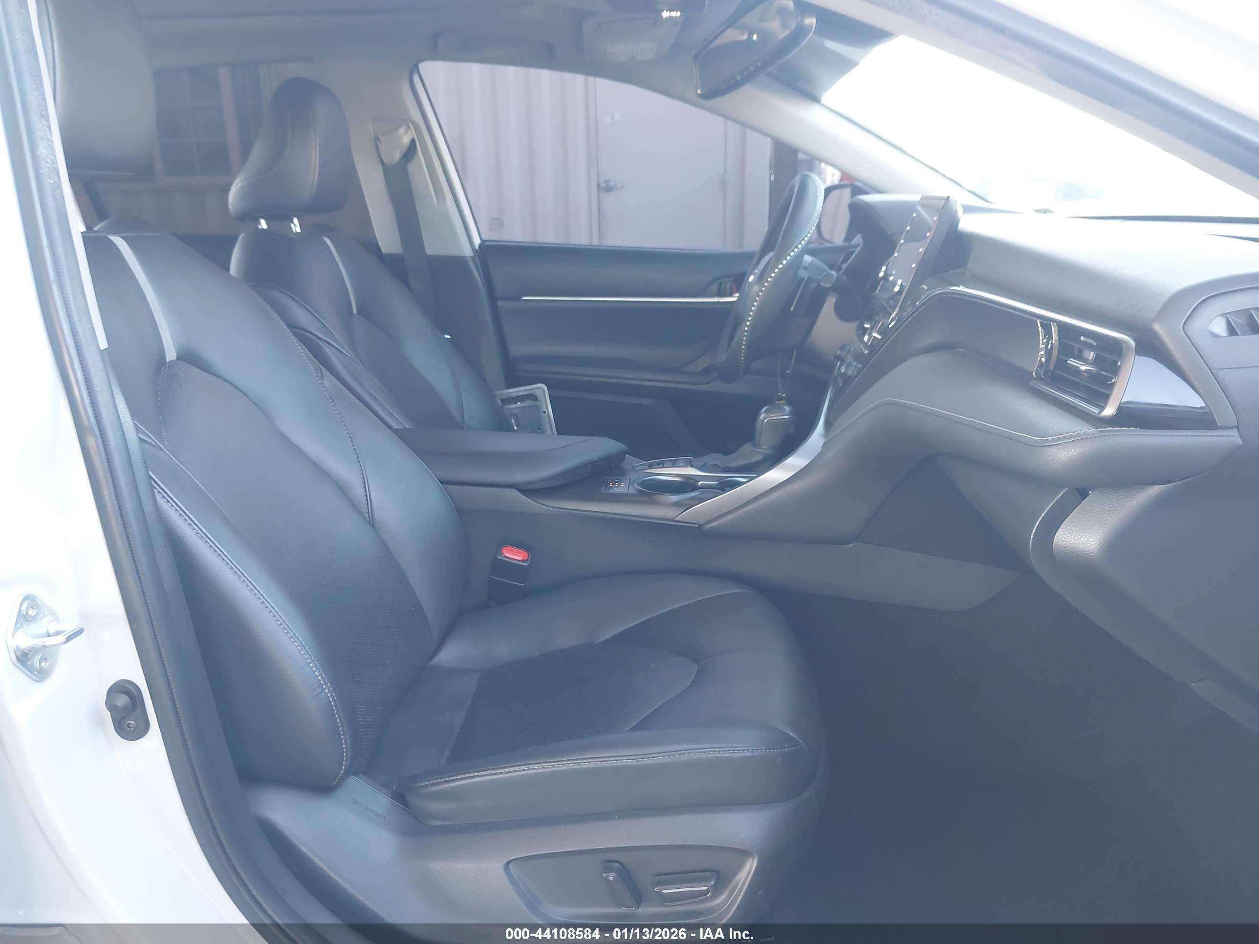 TOYOTA CAMRY image 5