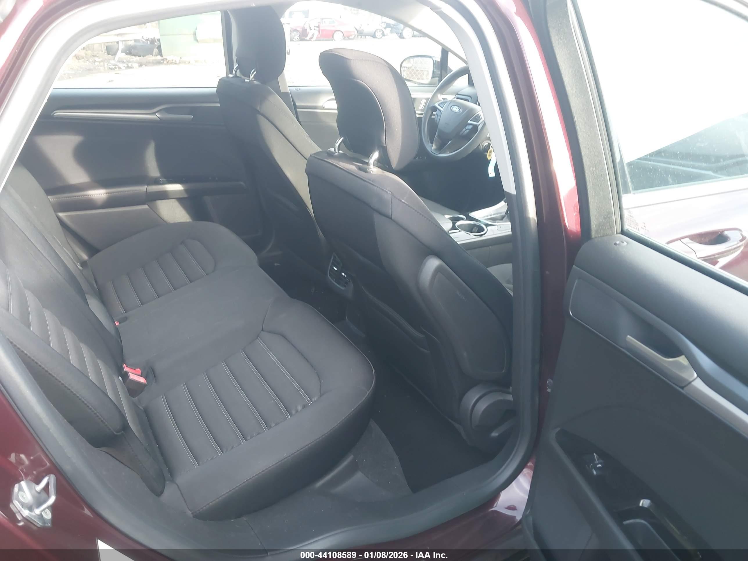 FORD FUSION image 8