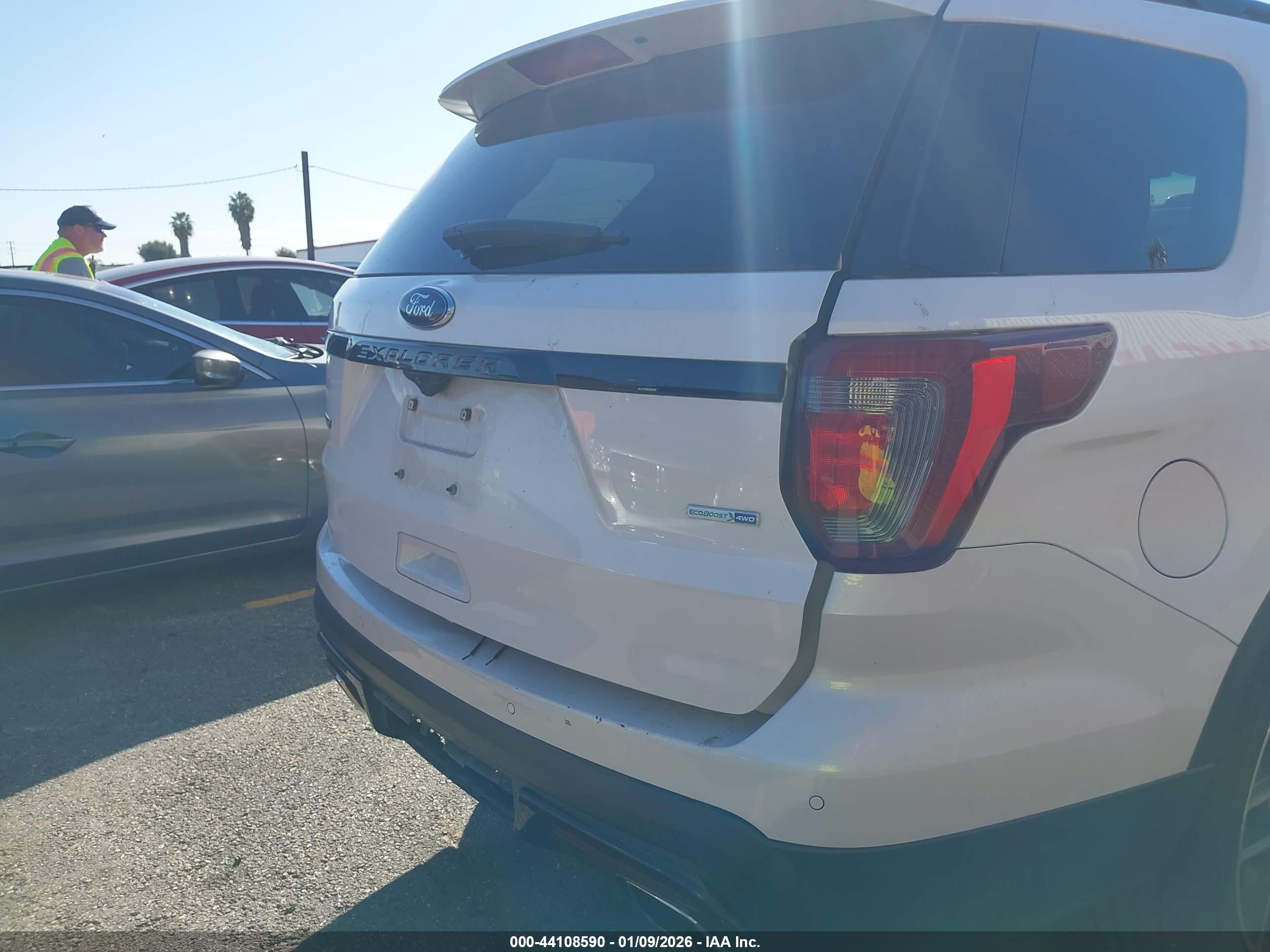 FORD EXPLORER image 6