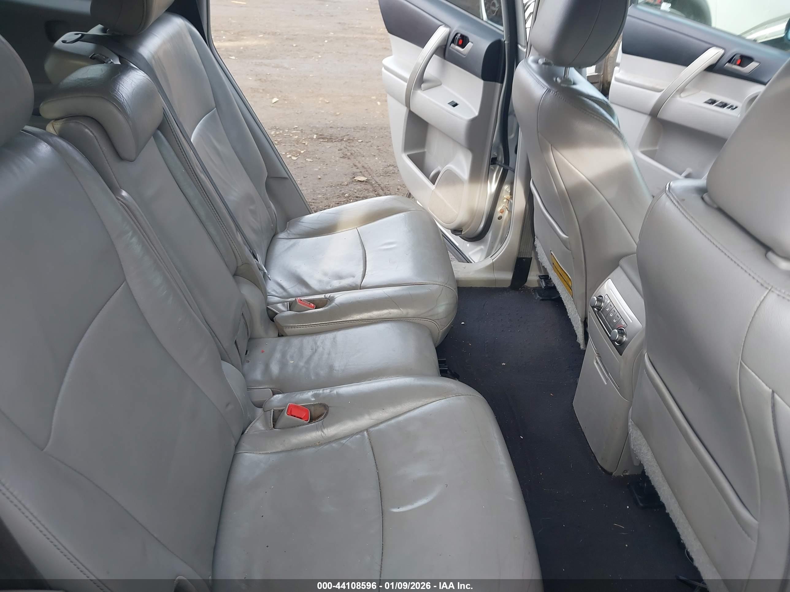 TOYOTA HIGHLANDER image 8