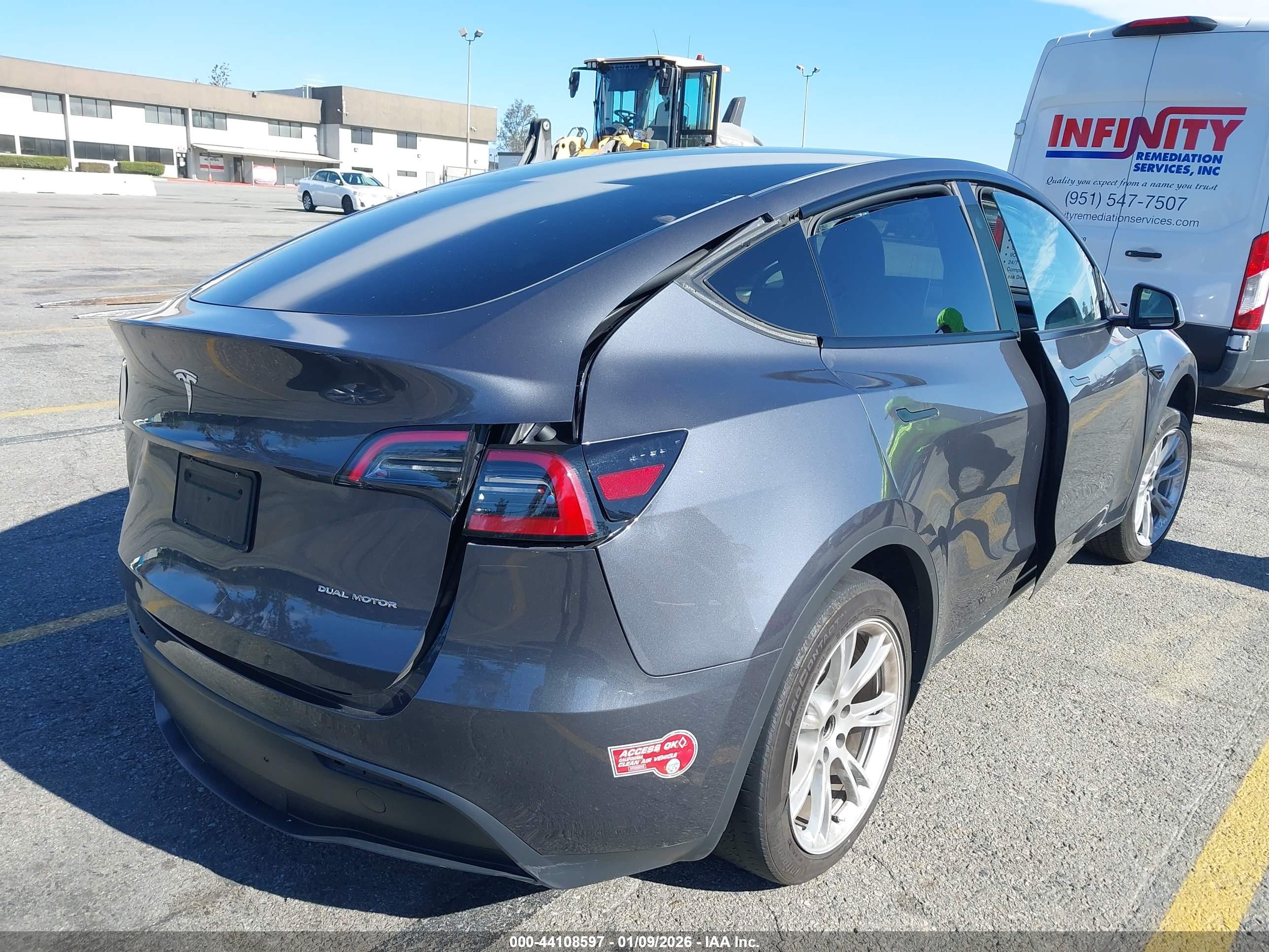 TESLA MODEL image 4