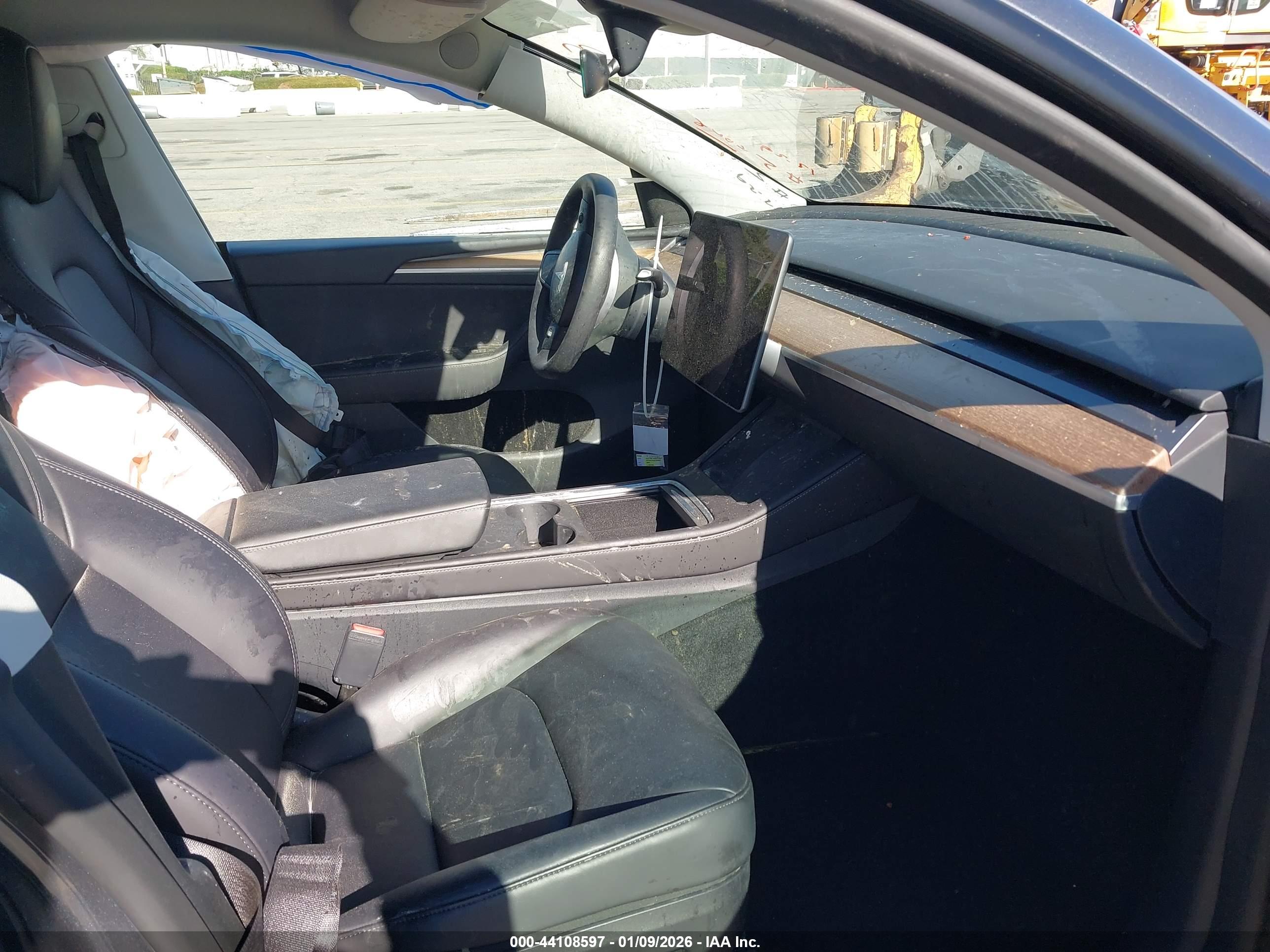 TESLA MODEL image 5