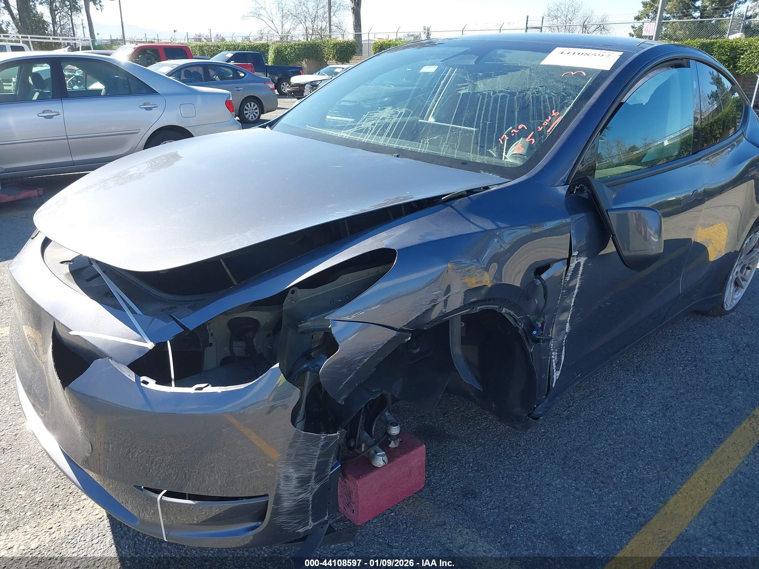 TESLA MODEL image 6