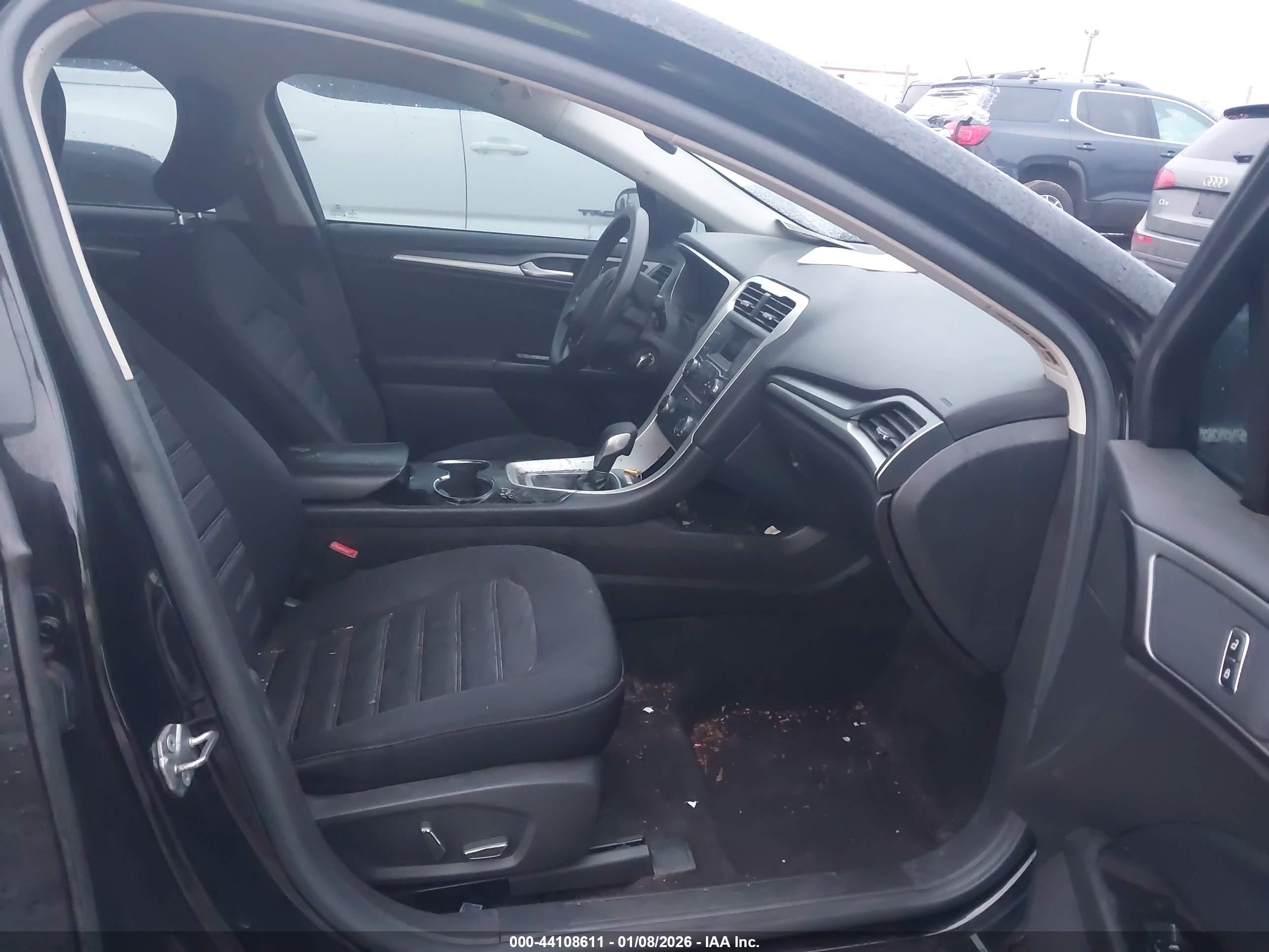 FORD FUSION image 5