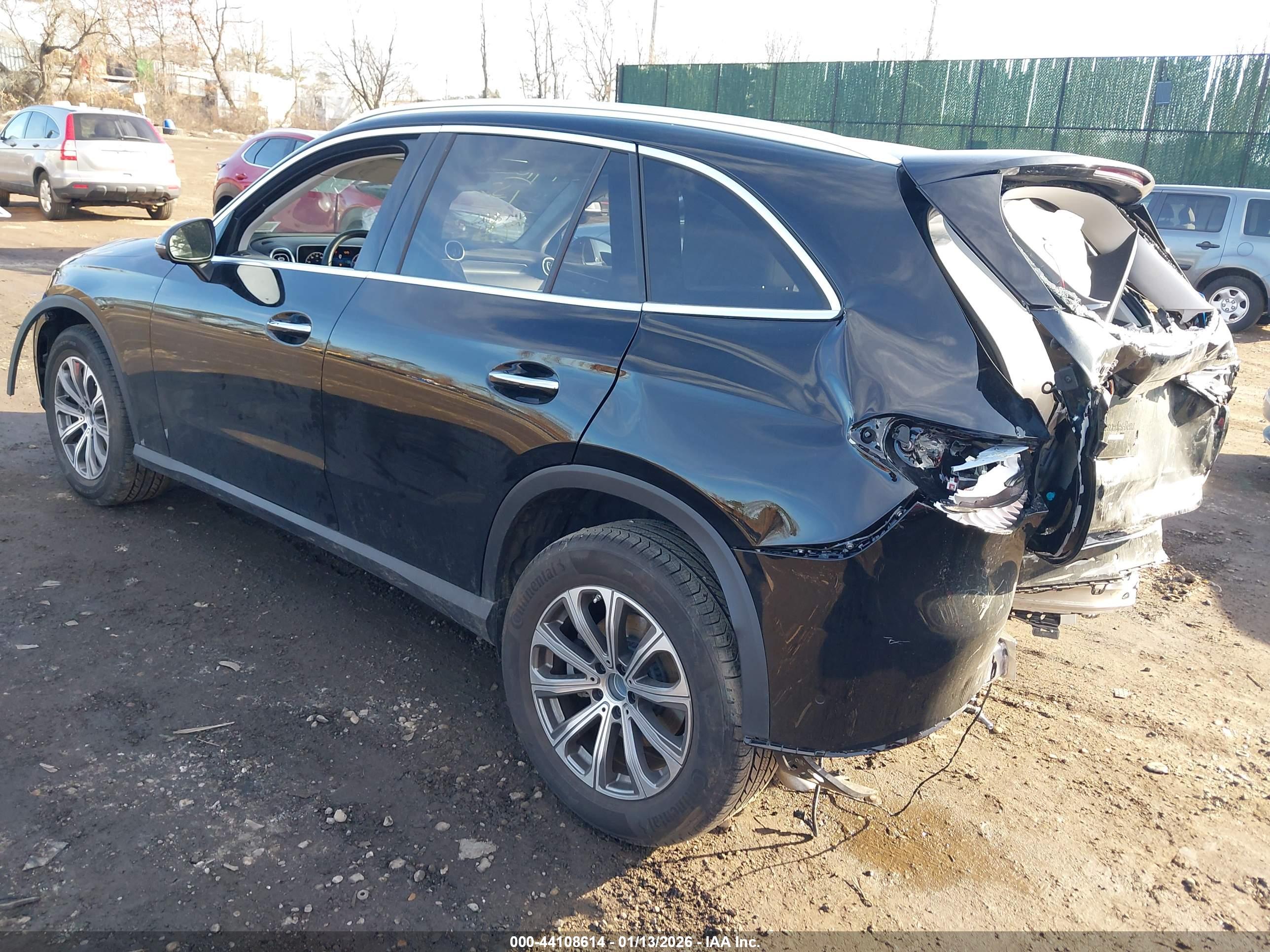 MERCEDES-BENZ GLC image 3