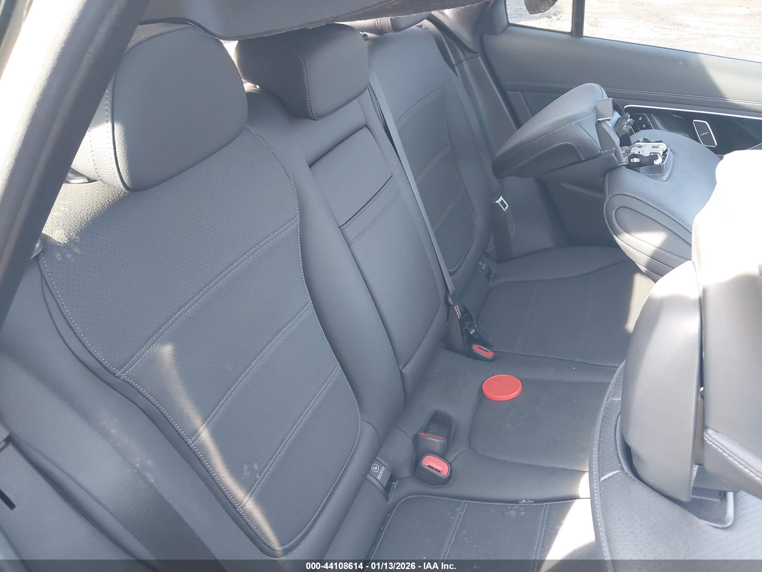 MERCEDES-BENZ GLC image 8