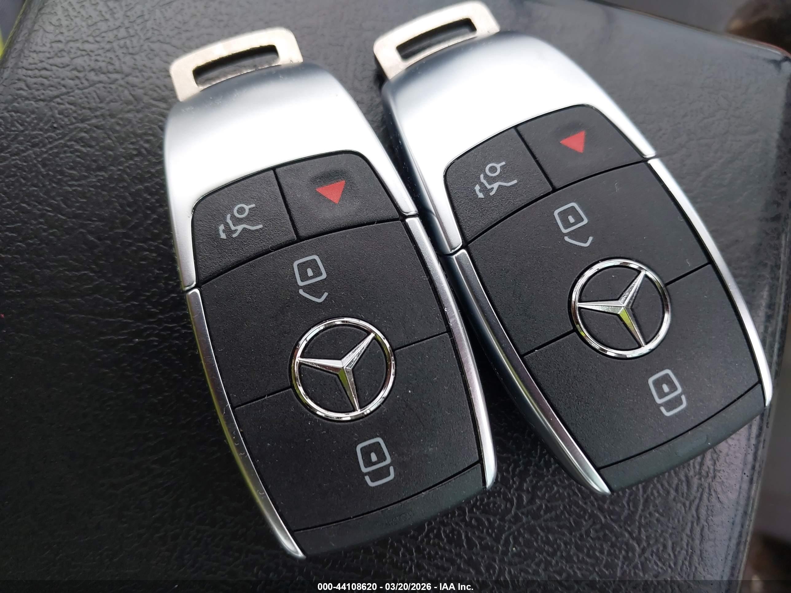 MERCEDES-BENZ GLB image 11