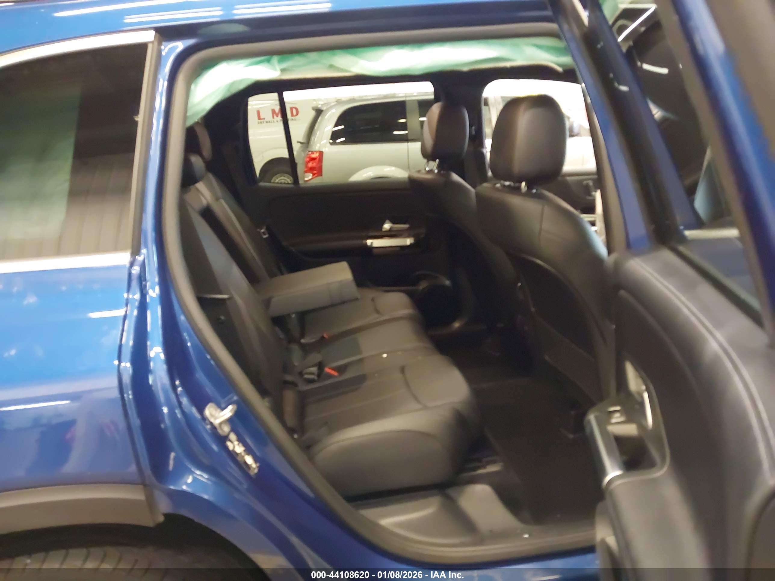 MERCEDES-BENZ GLB image 8