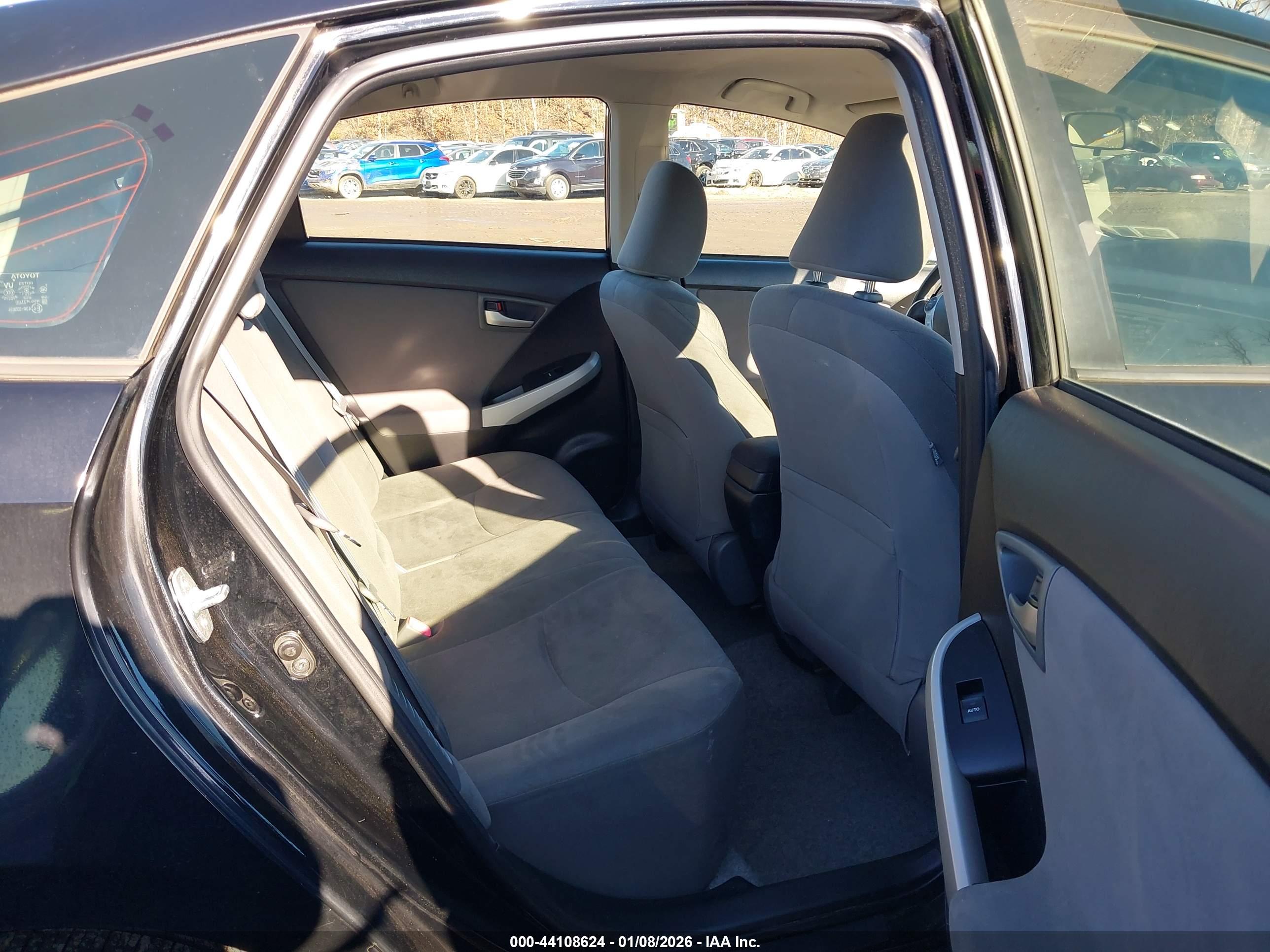 TOYOTA PRIUS image 8