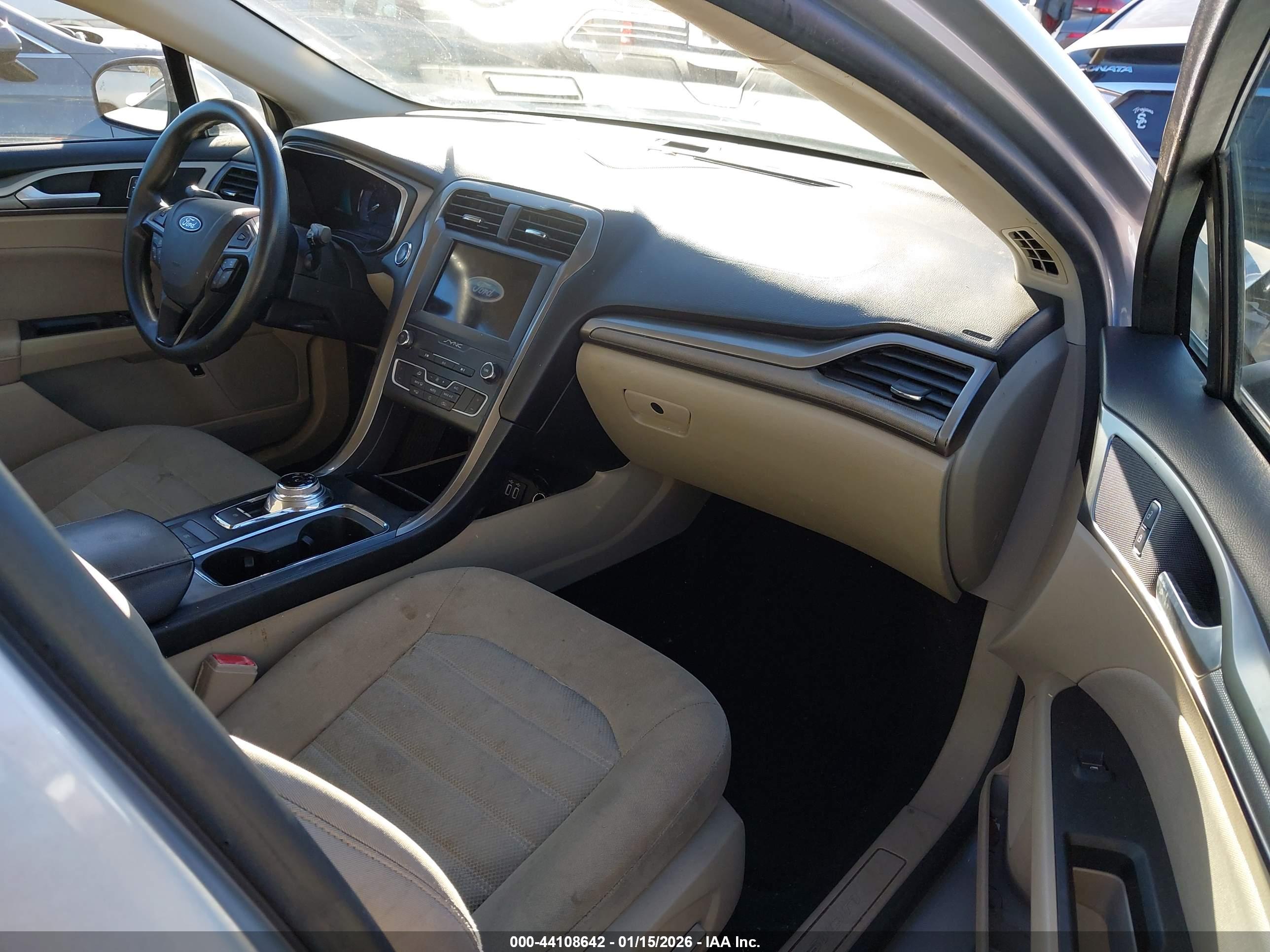 FORD FUSION image 5