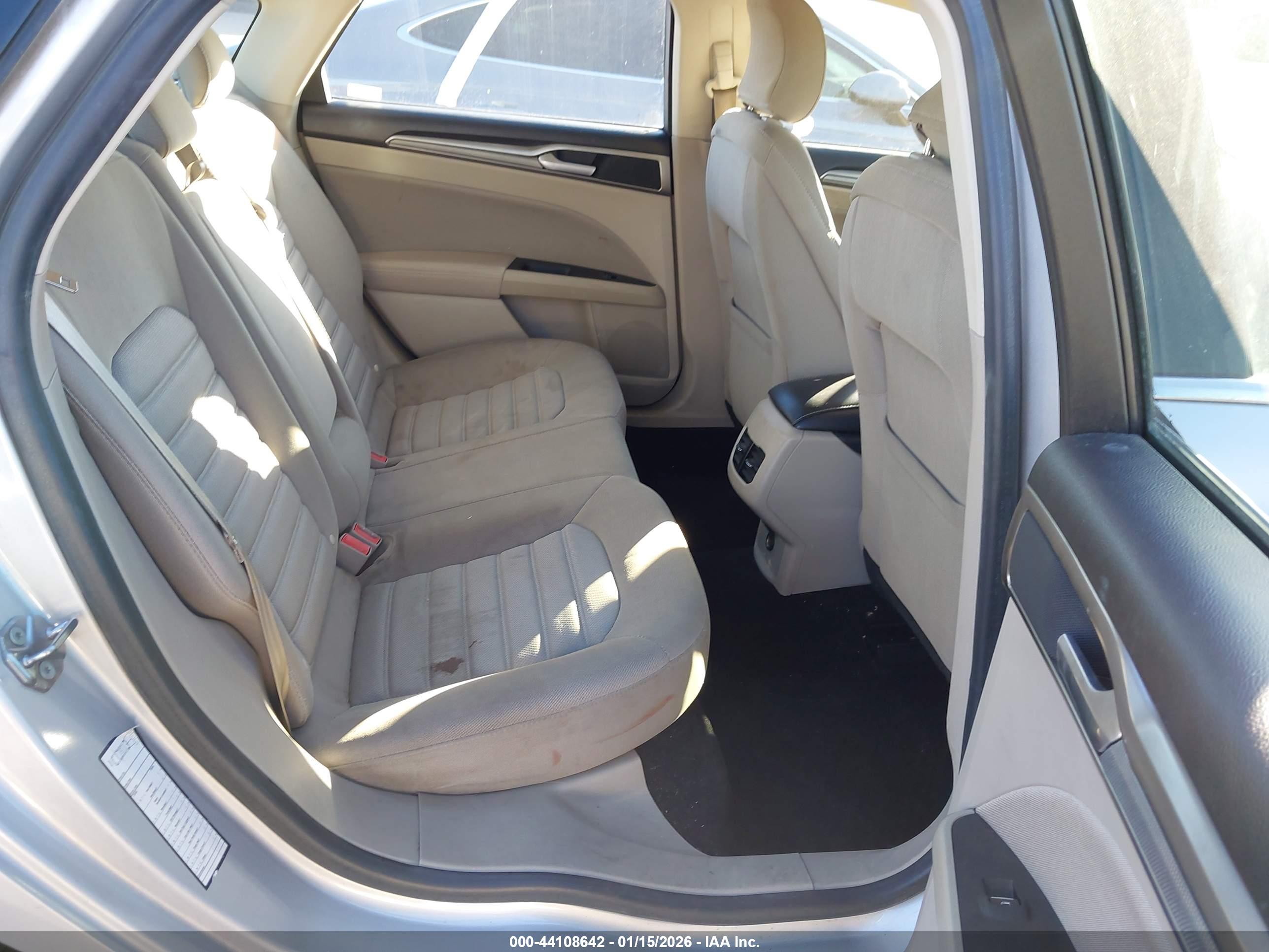 FORD FUSION image 8