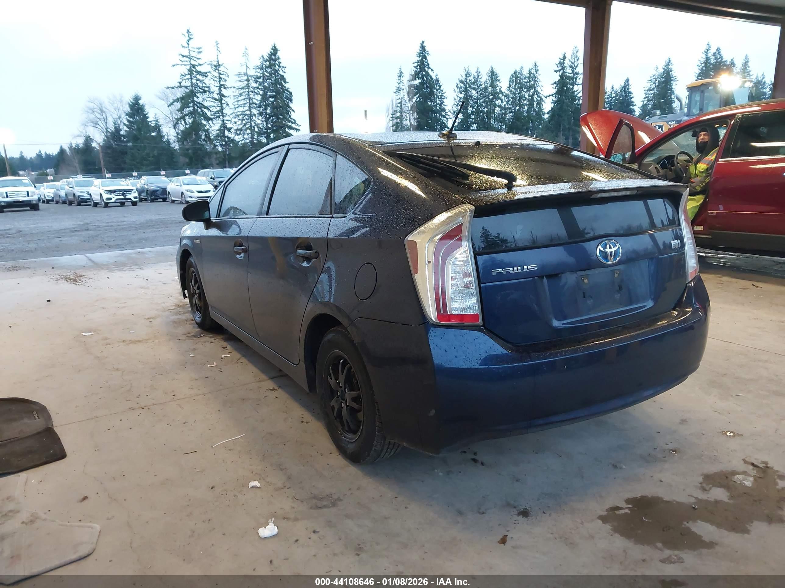 TOYOTA PRIUS image 3
