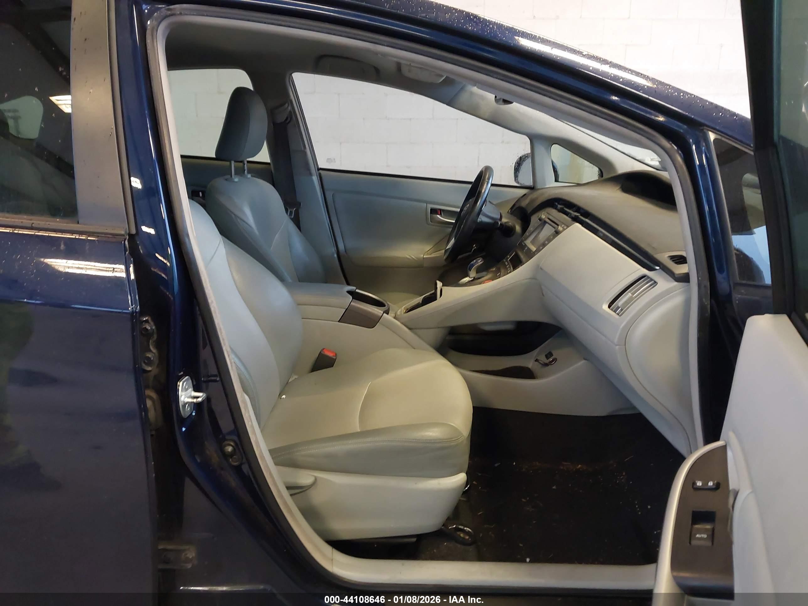 TOYOTA PRIUS image 5
