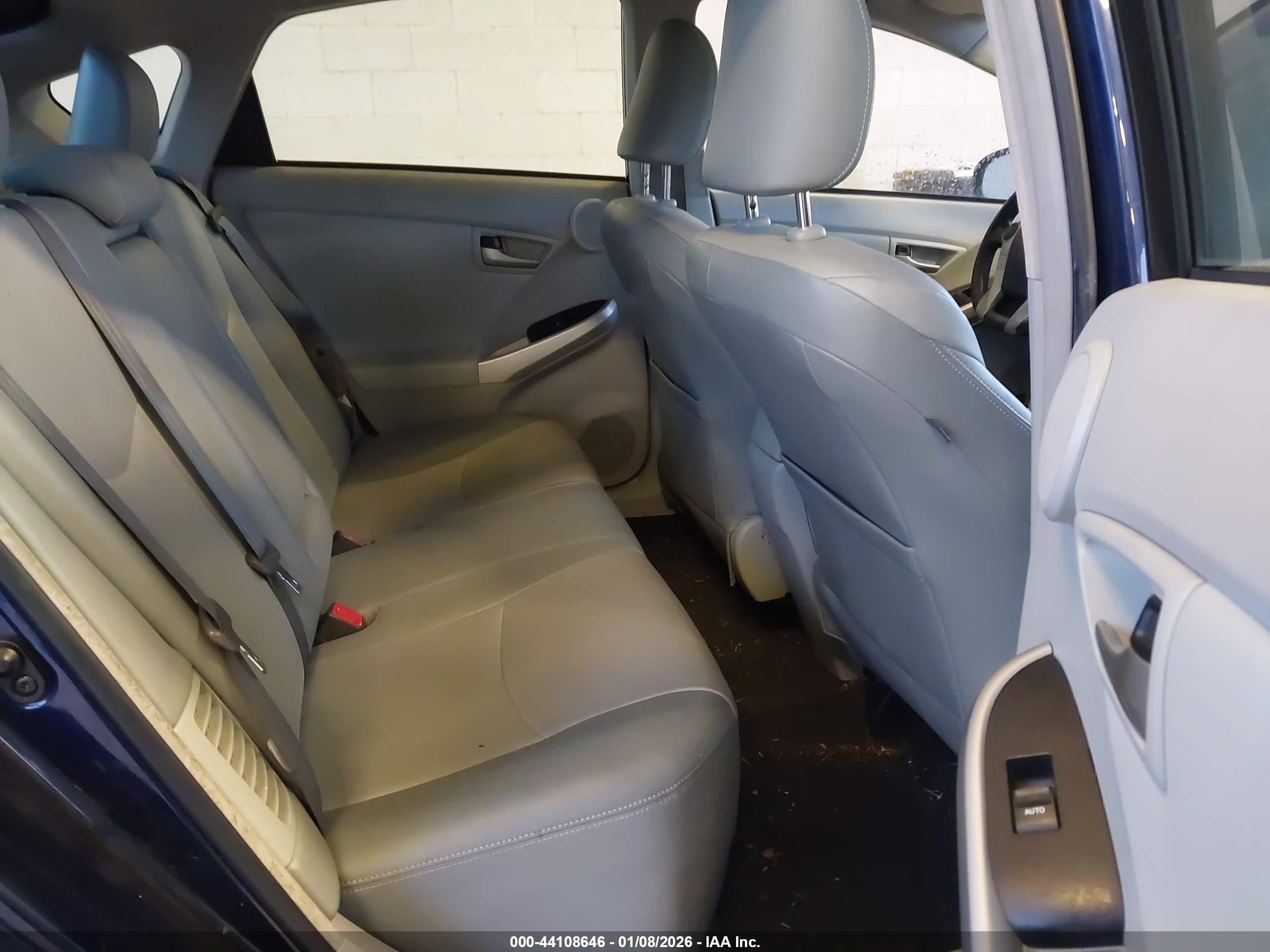 TOYOTA PRIUS image 8