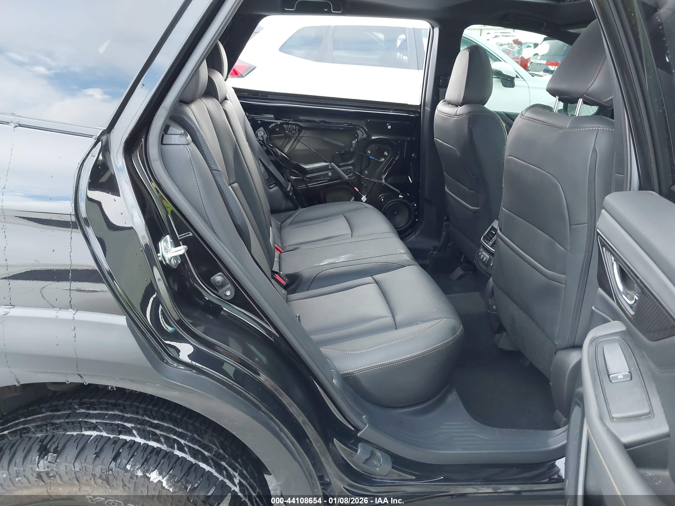 SUBARU OUTBACK image 8