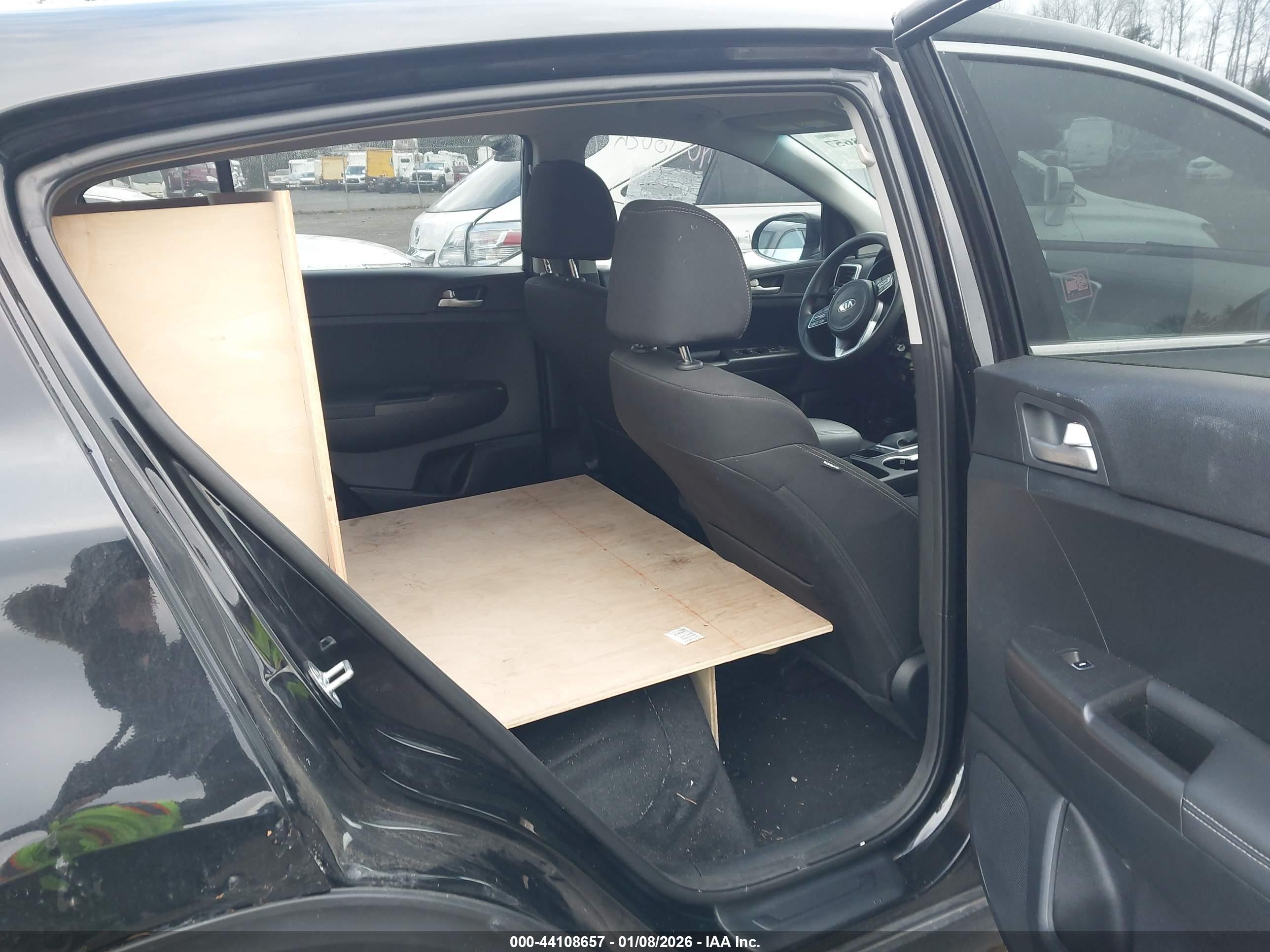KIA SPORTAGE image 8