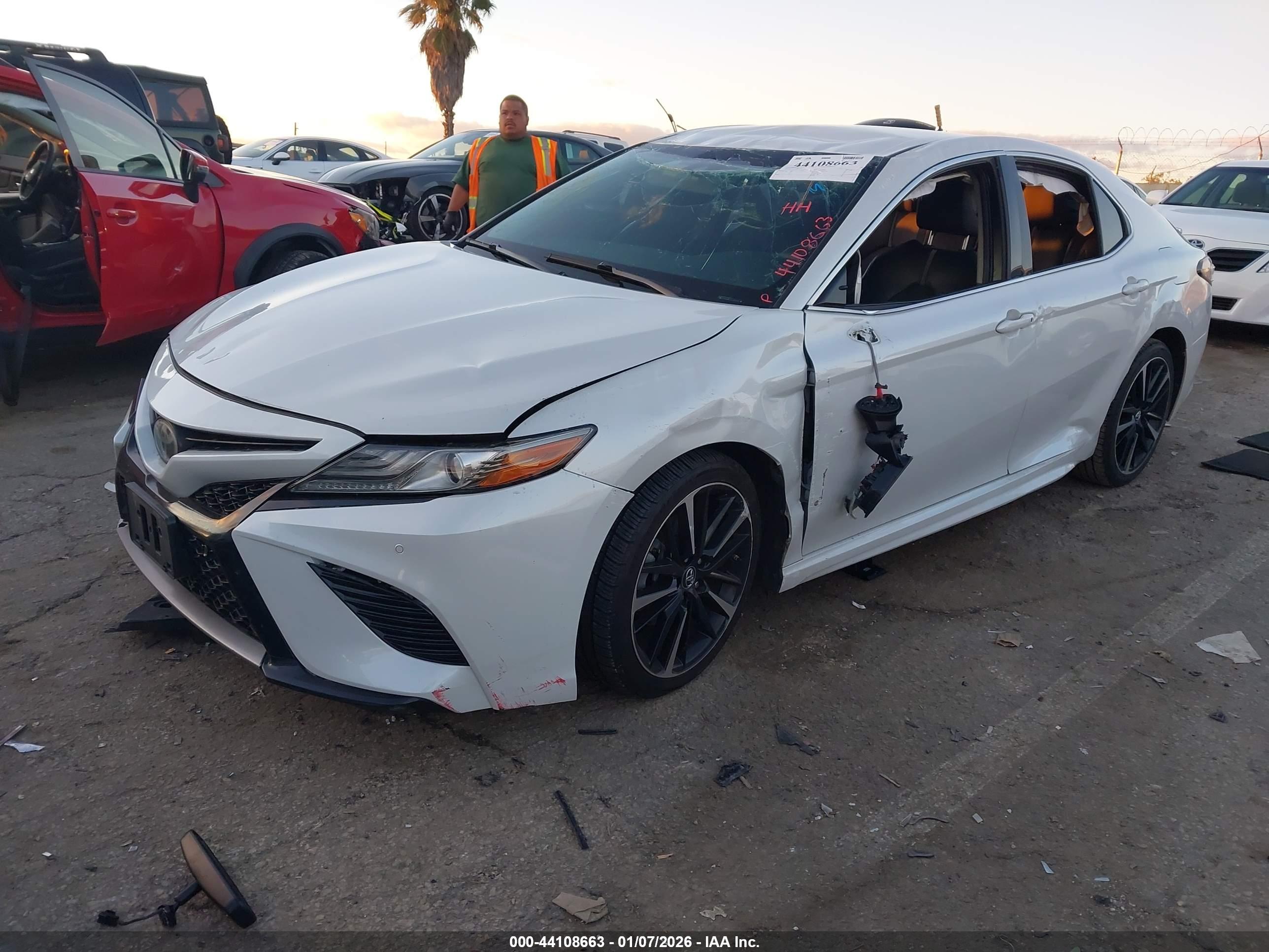 TOYOTA CAMRY image 2