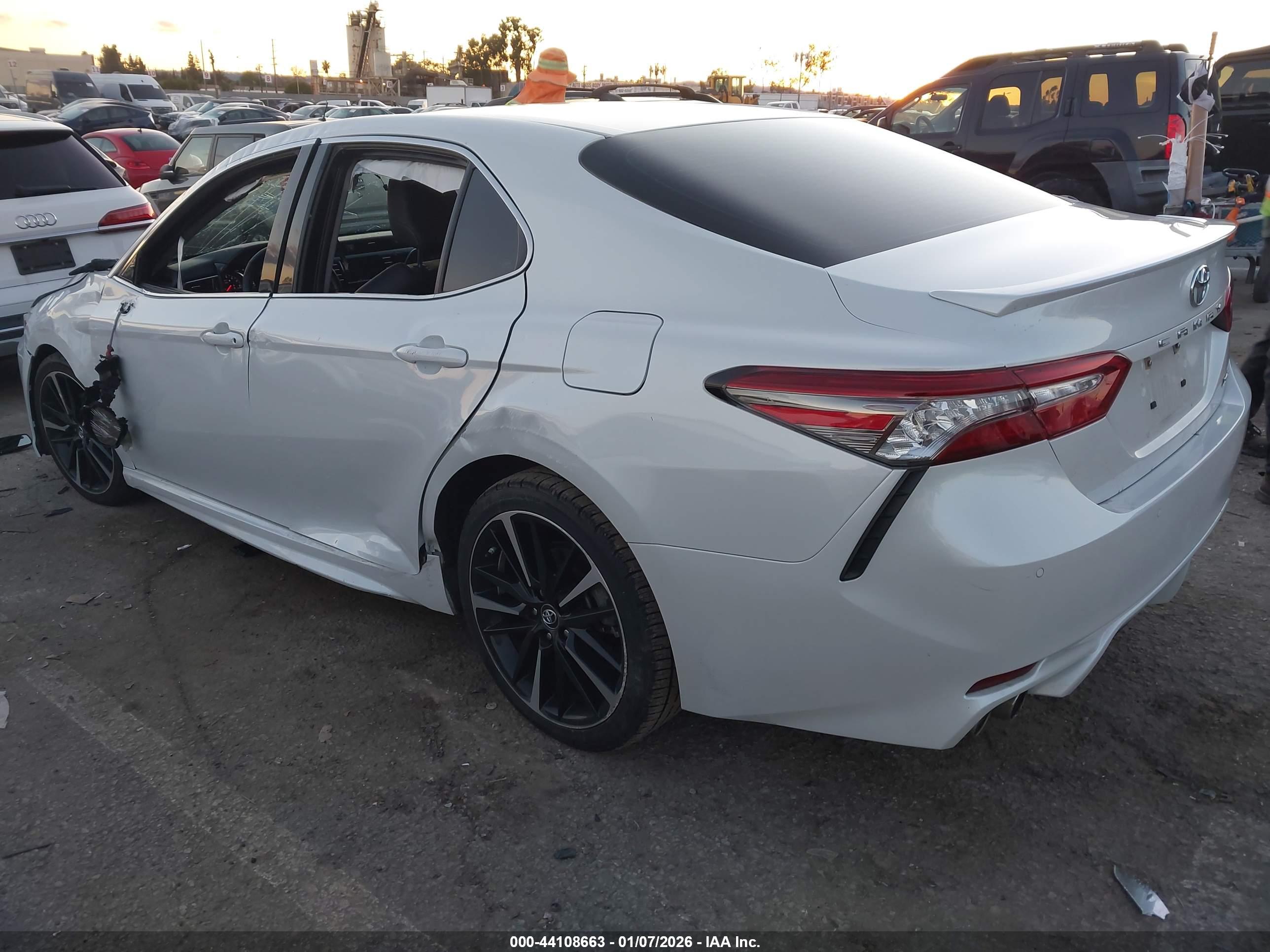 TOYOTA CAMRY image 3