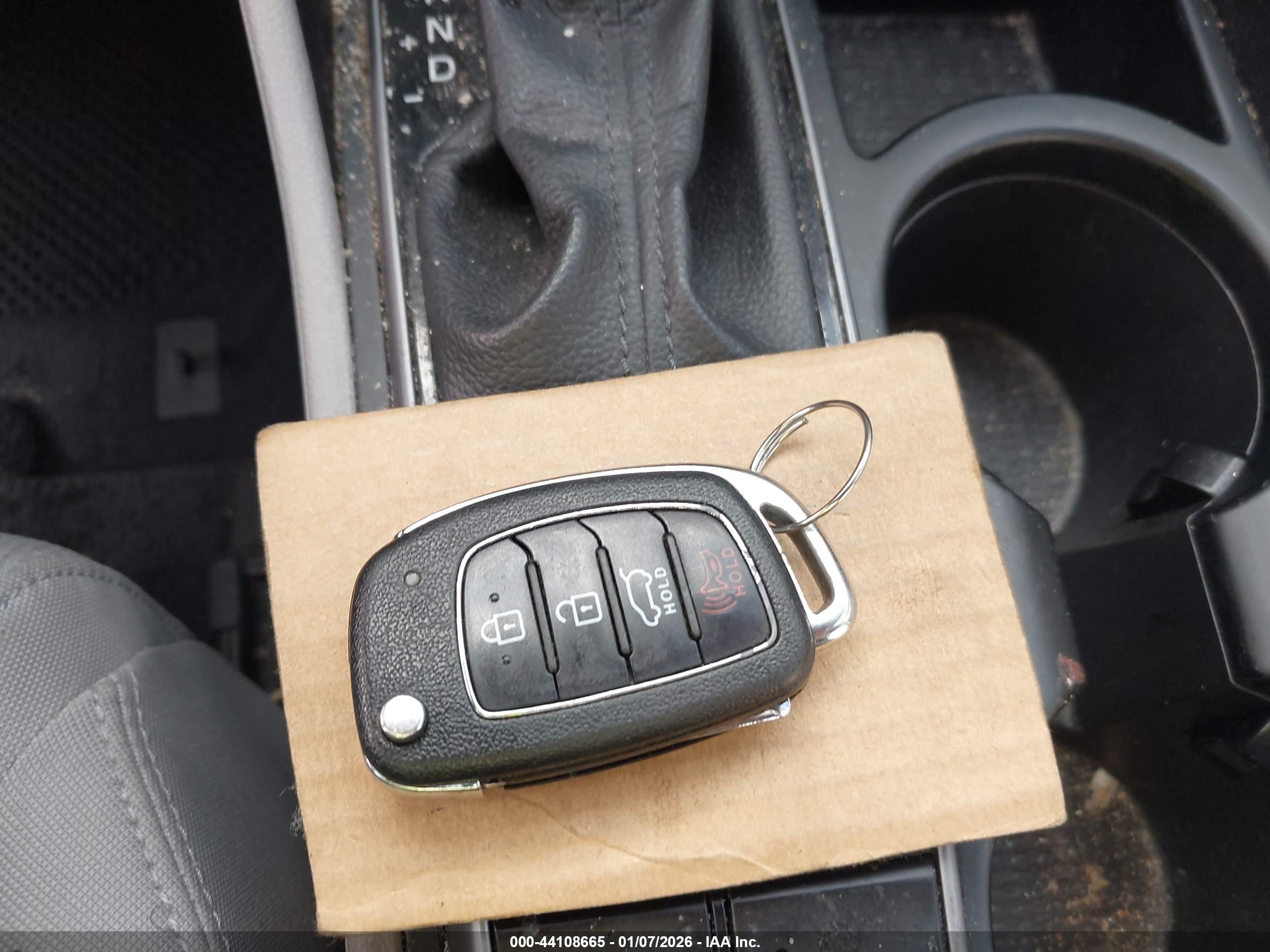 HYUNDAI TUCSON image 11