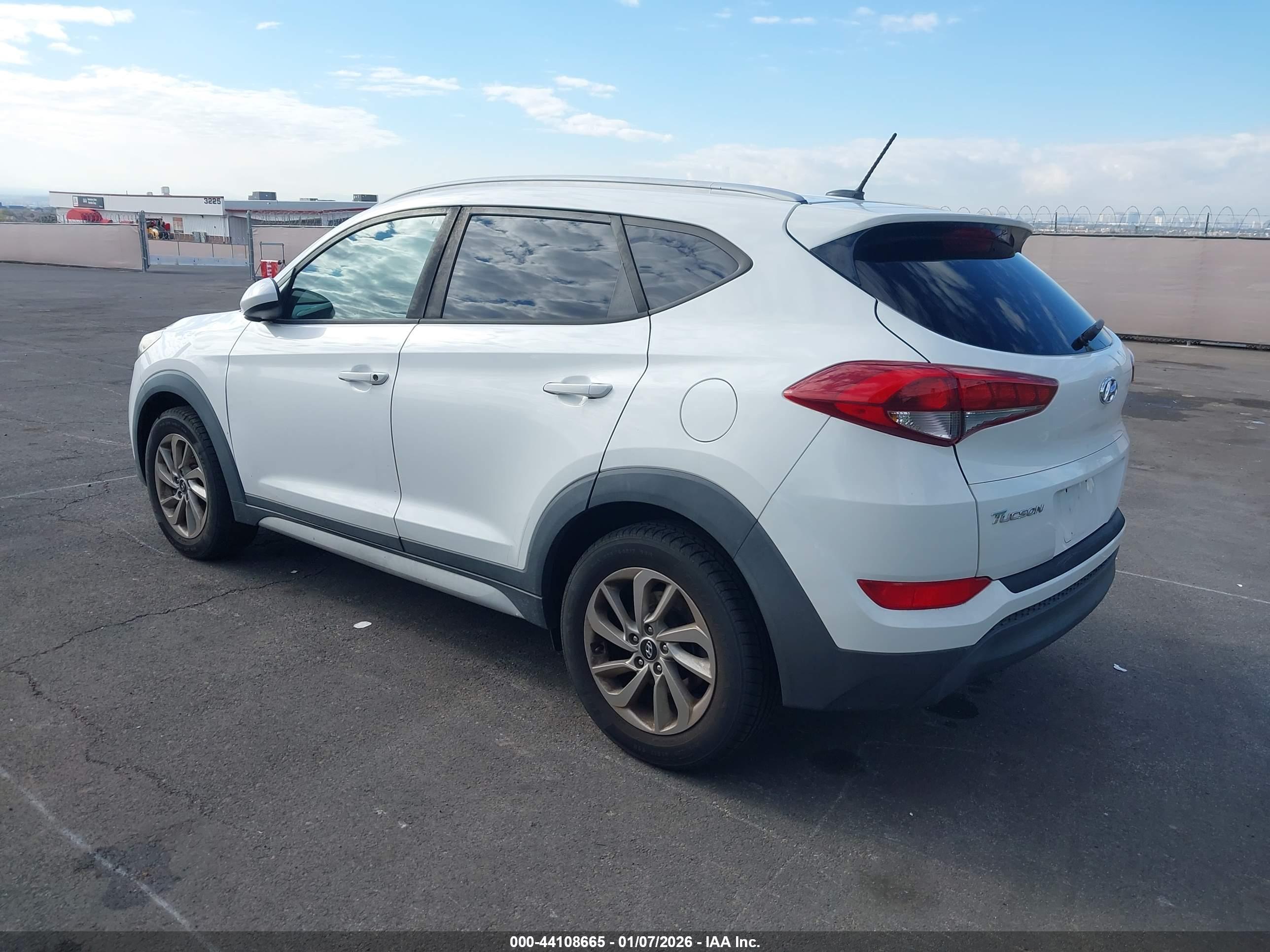 HYUNDAI TUCSON image 3