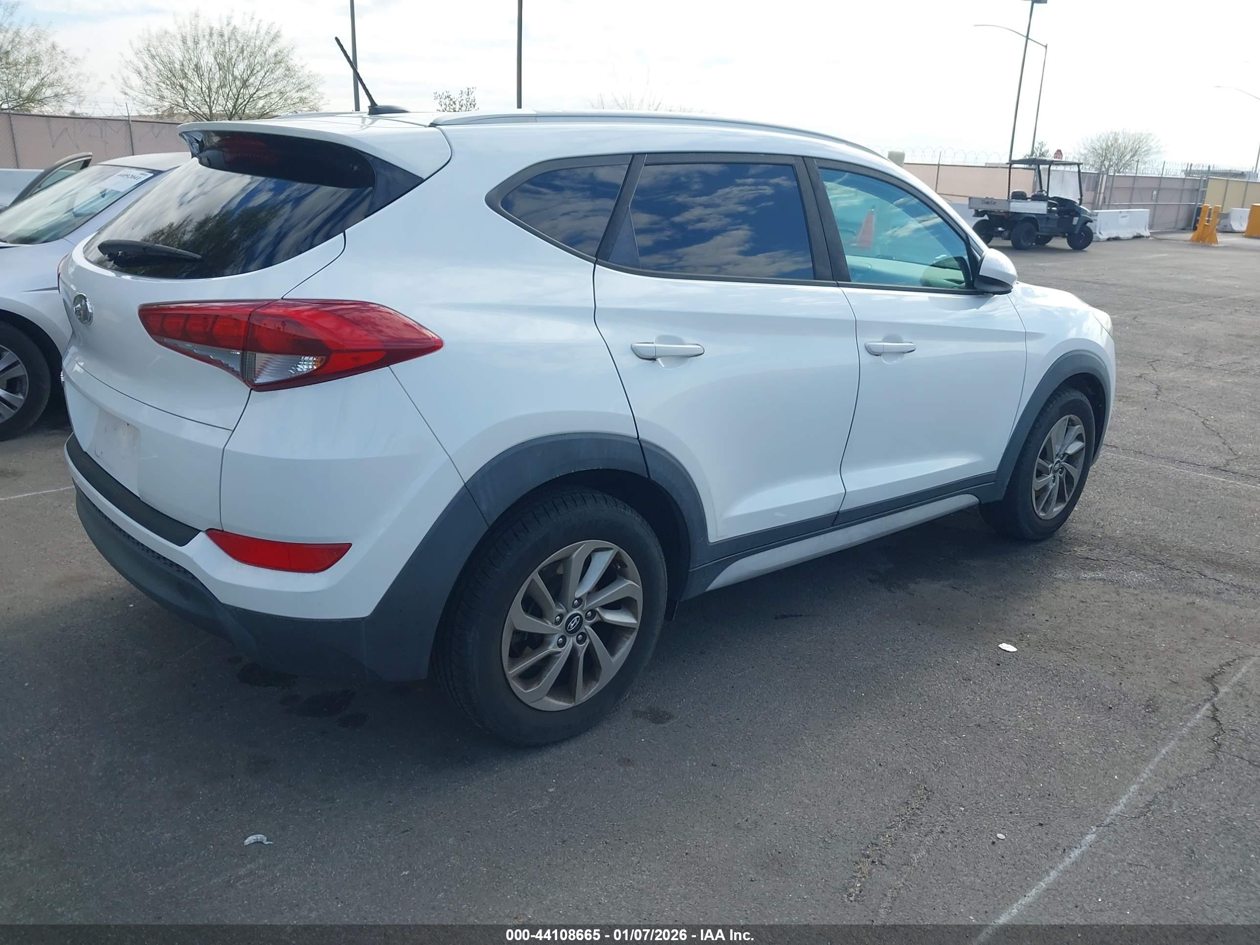 HYUNDAI TUCSON image 4