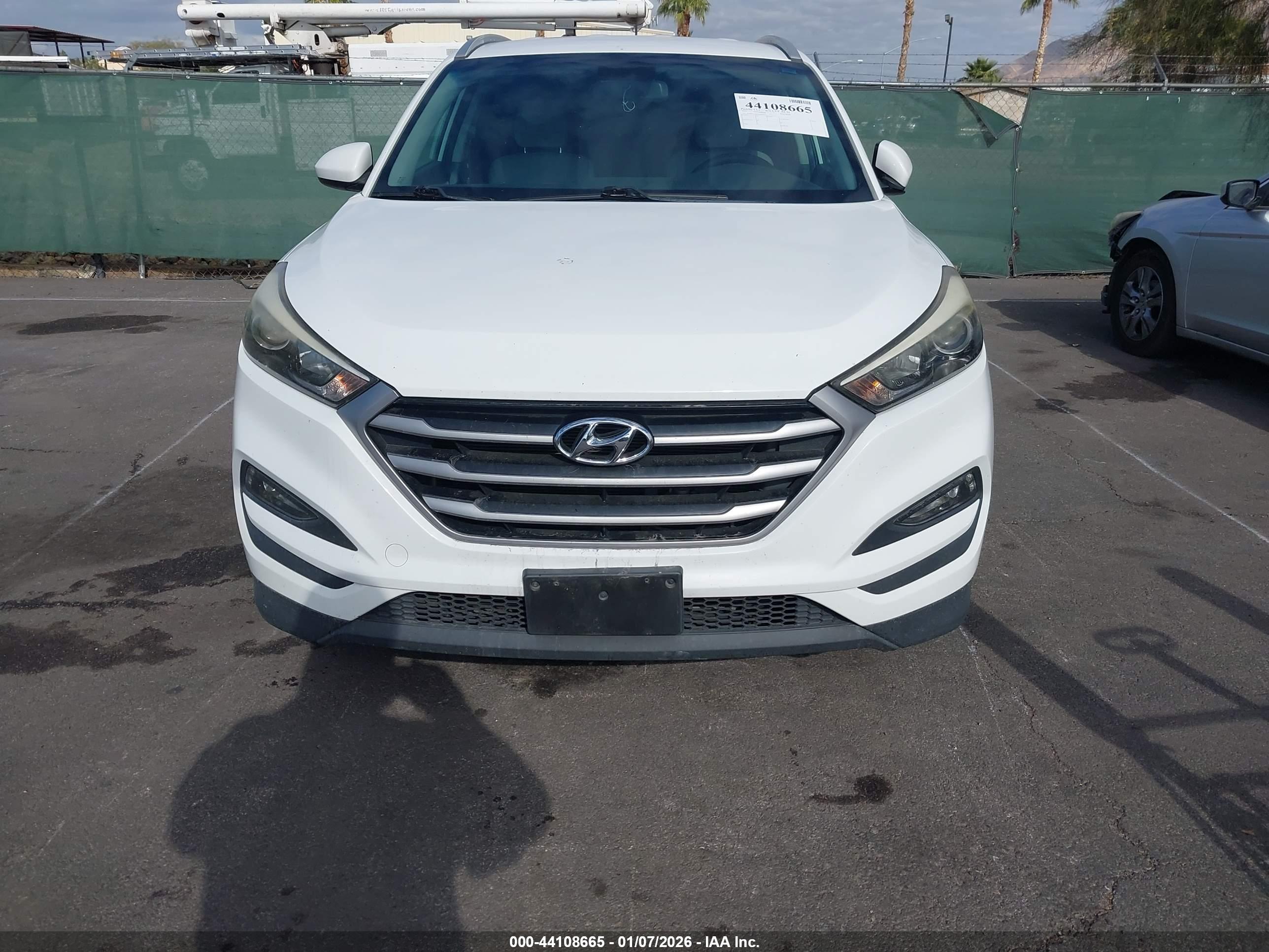 HYUNDAI TUCSON image 6