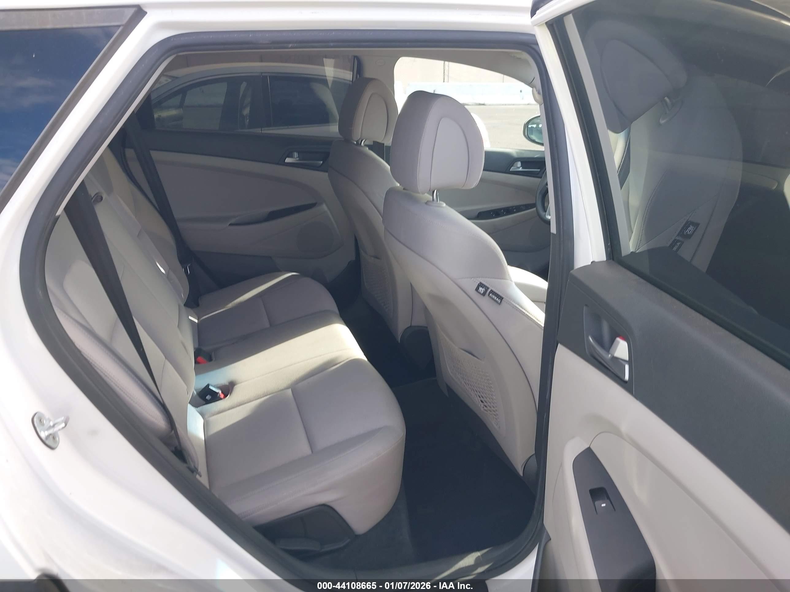 HYUNDAI TUCSON image 8