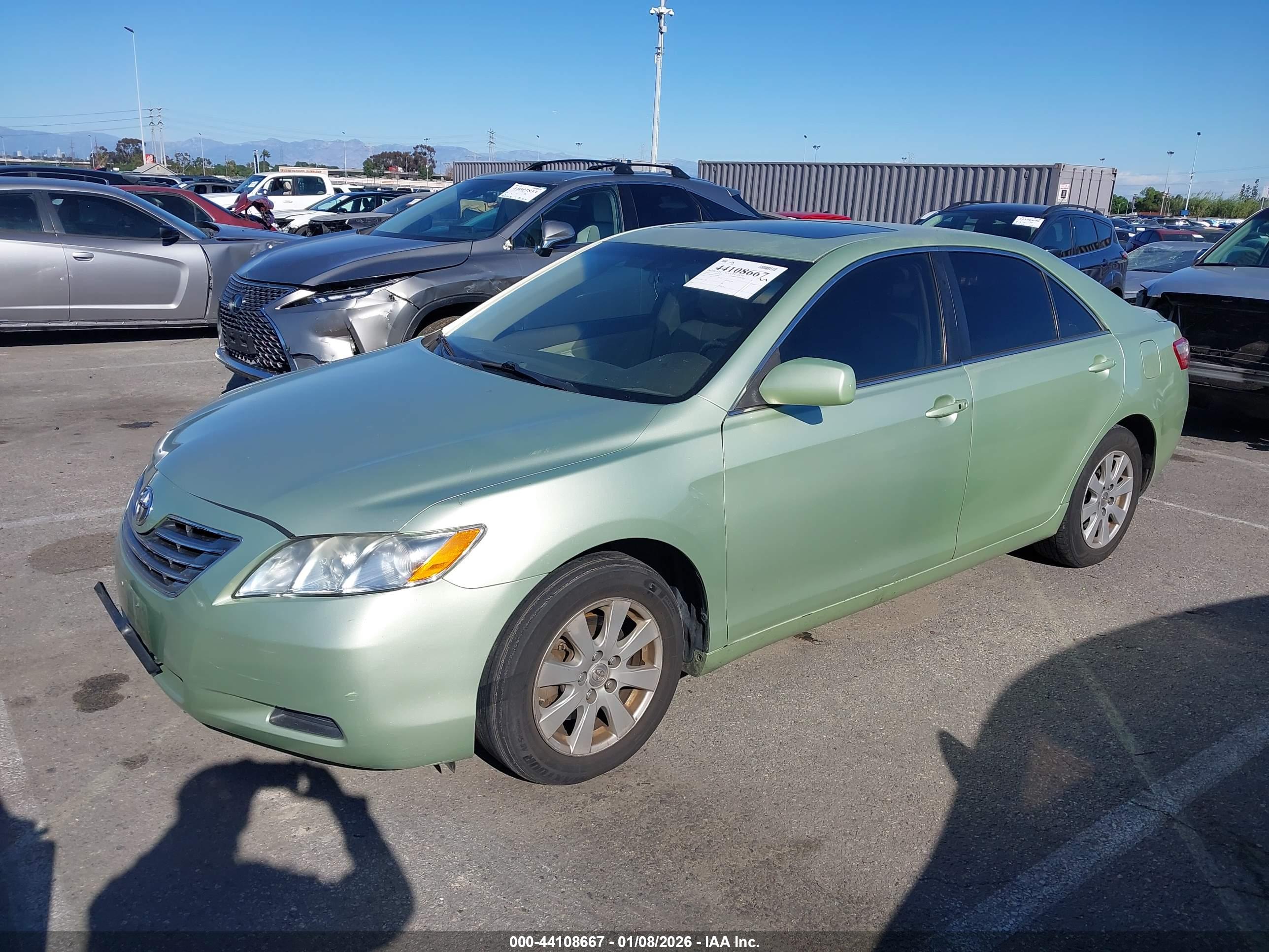 TOYOTA CAMRY image 2