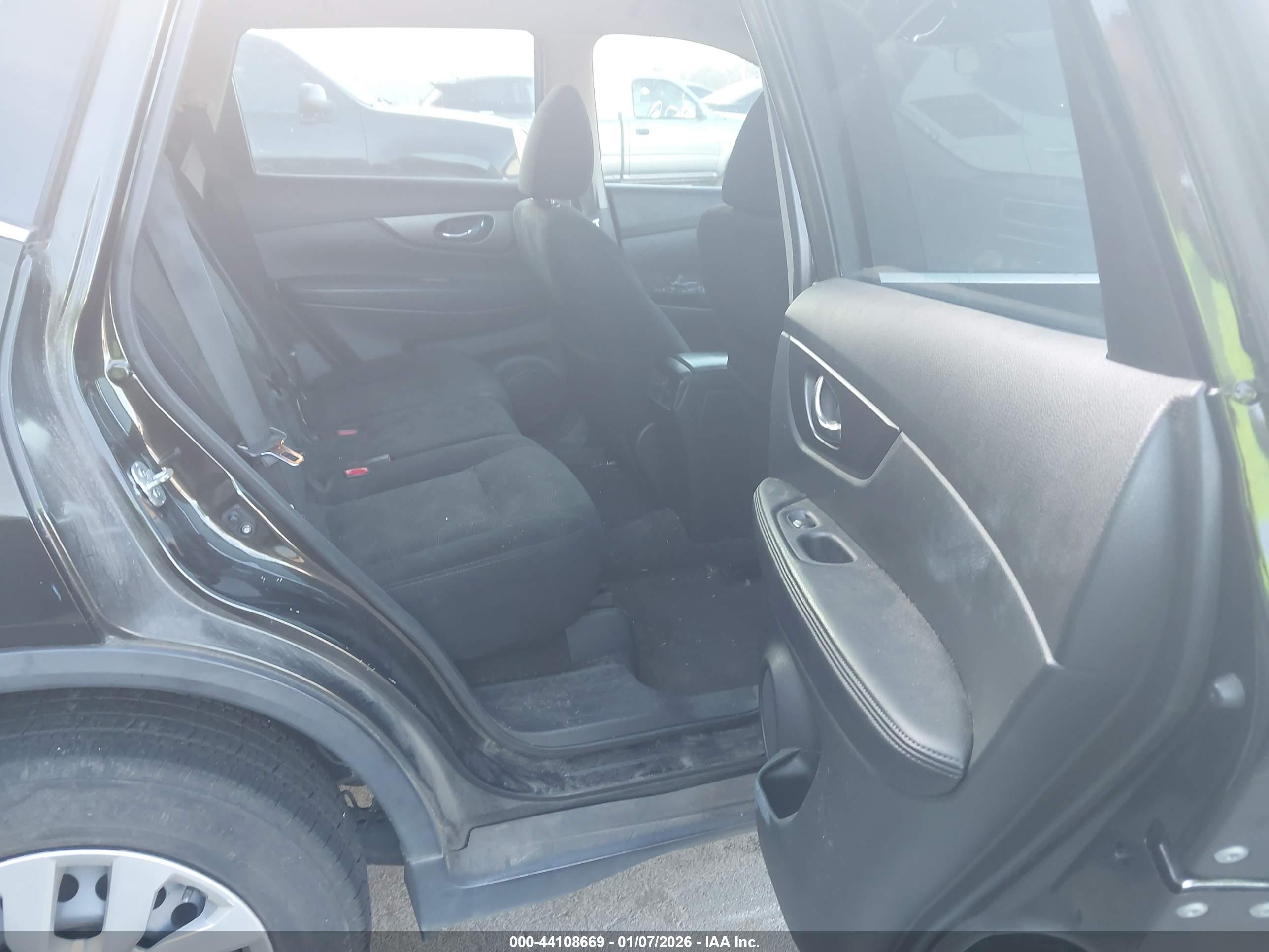 NISSAN ROGUE image 8