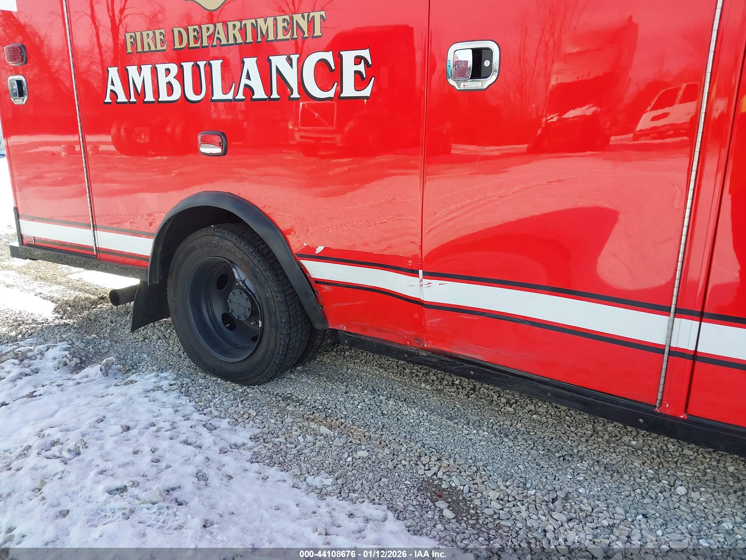 FORD F-550 image 6
