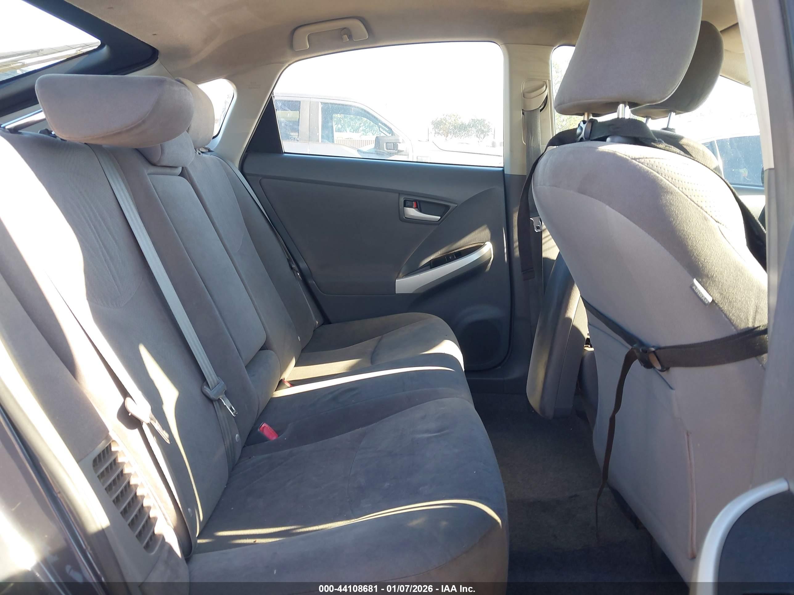 TOYOTA PRIUS image 8