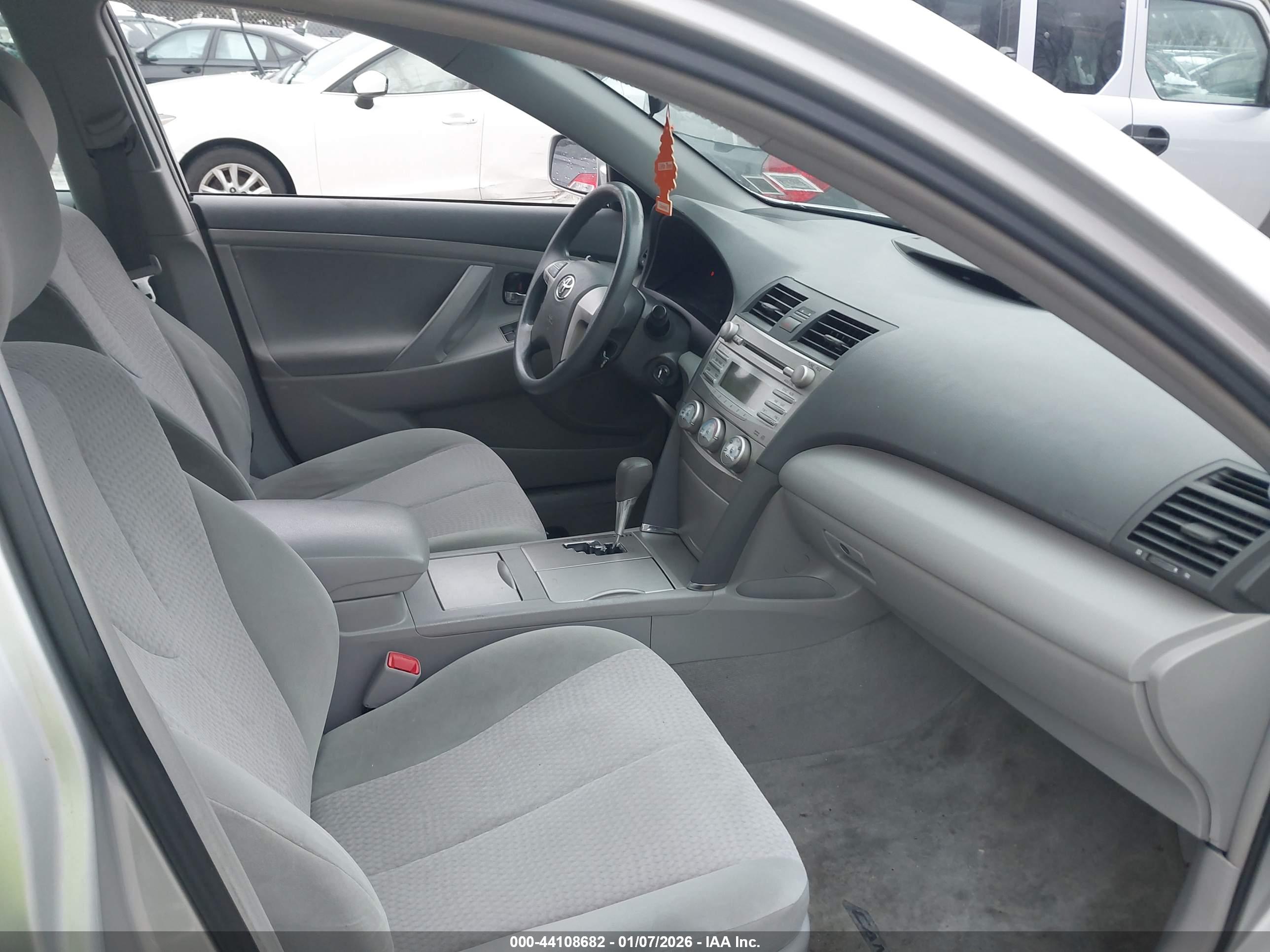 TOYOTA CAMRY image 5