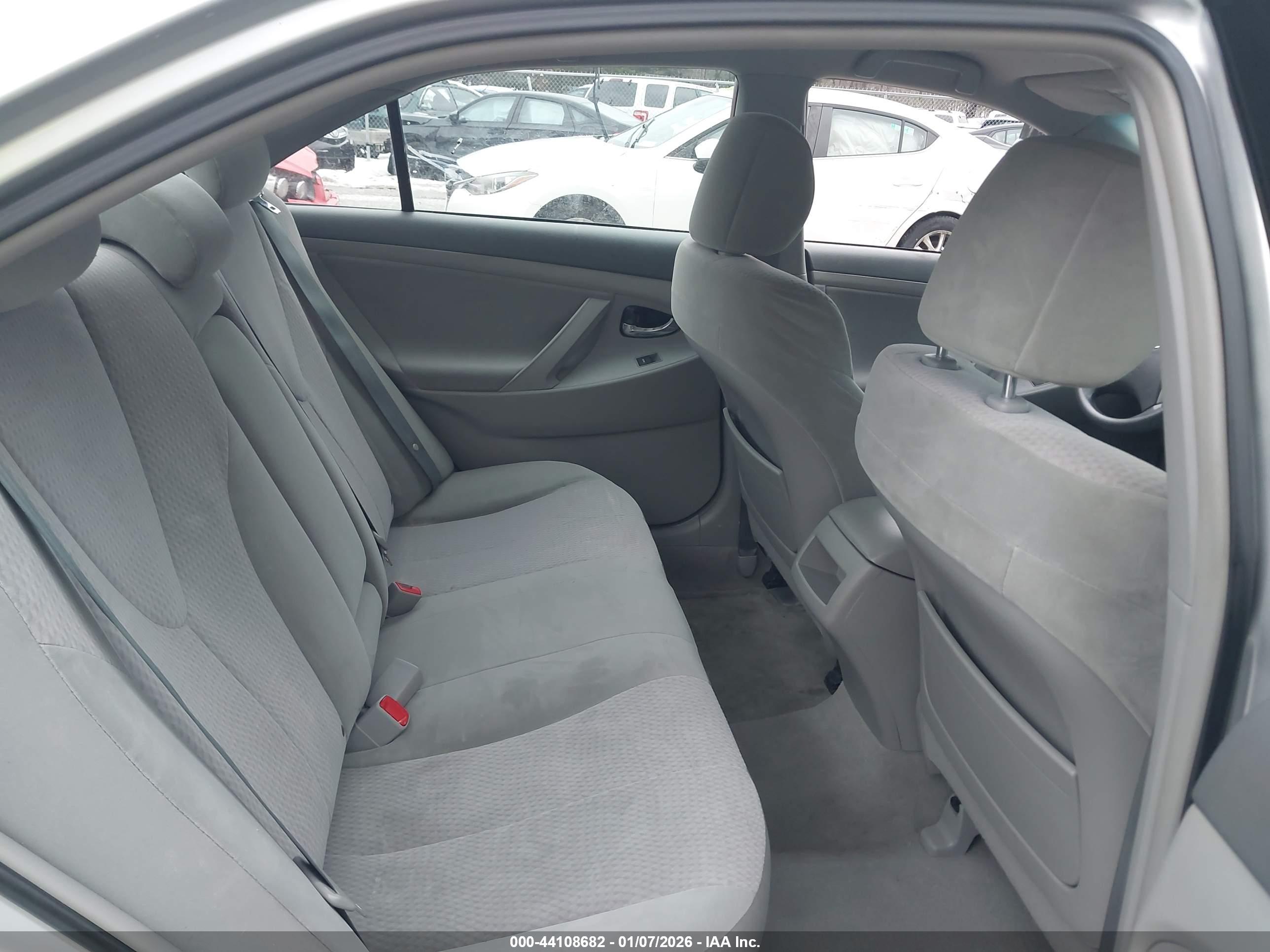 TOYOTA CAMRY image 8