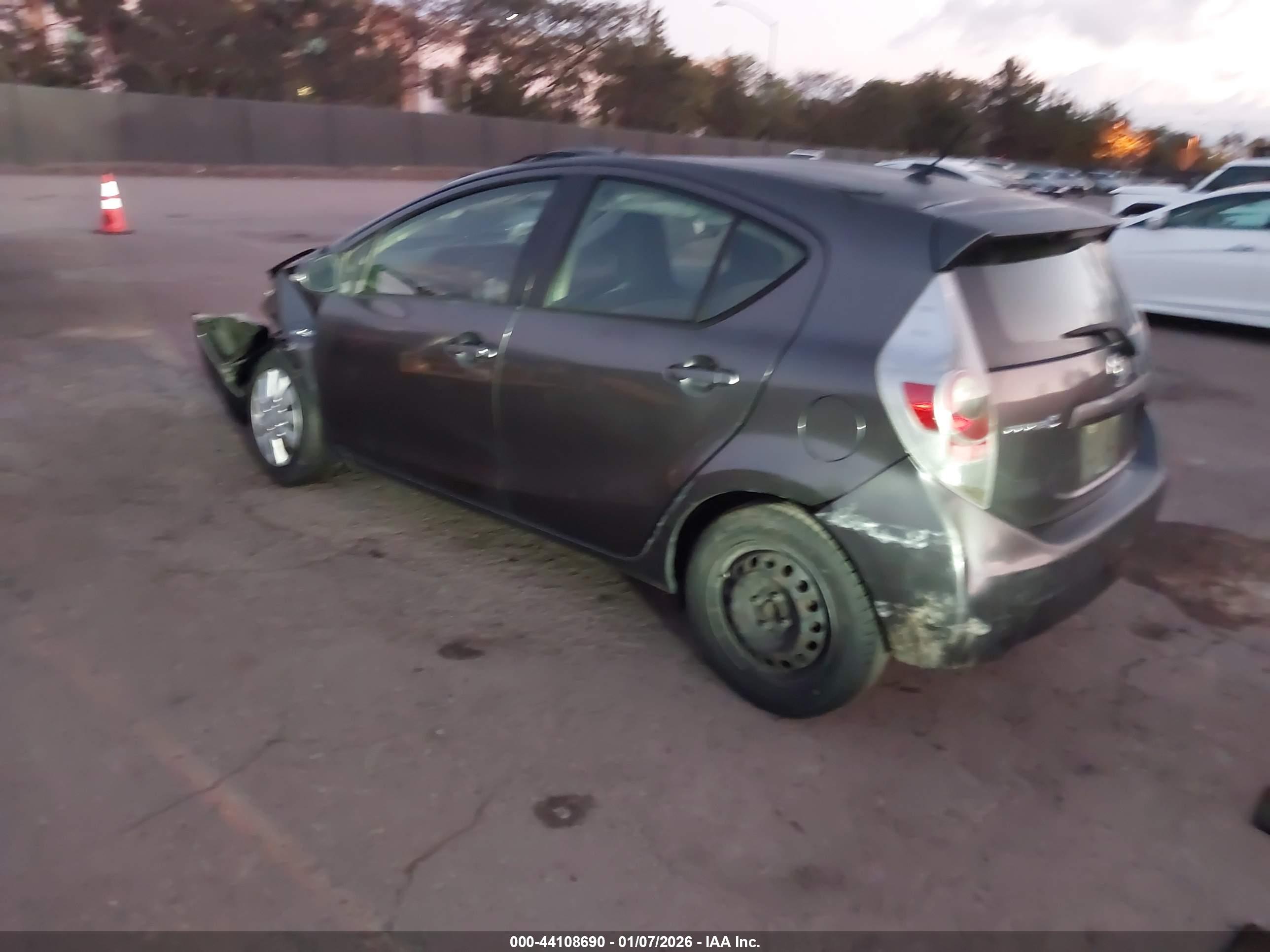 TOYOTA PRIUS image 3