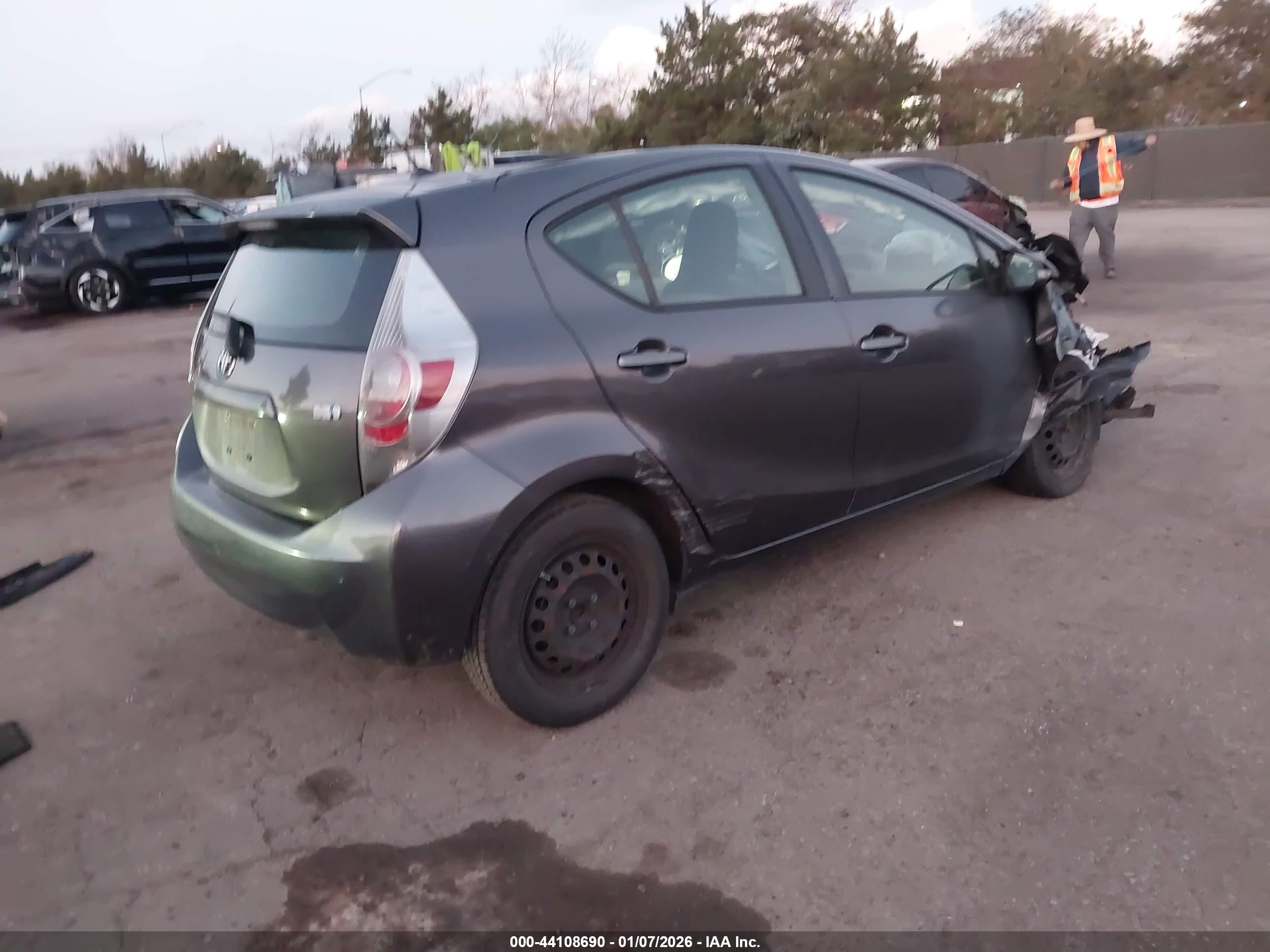 TOYOTA PRIUS image 4