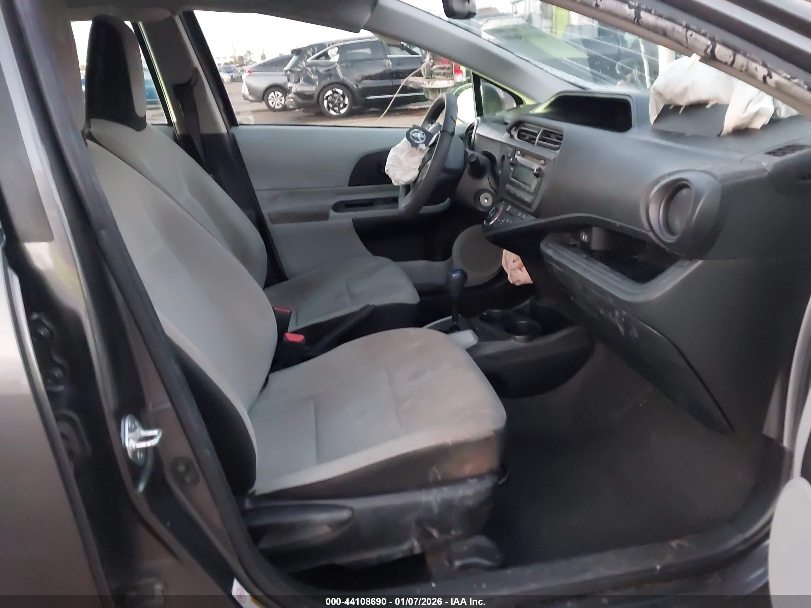 TOYOTA PRIUS image 5
