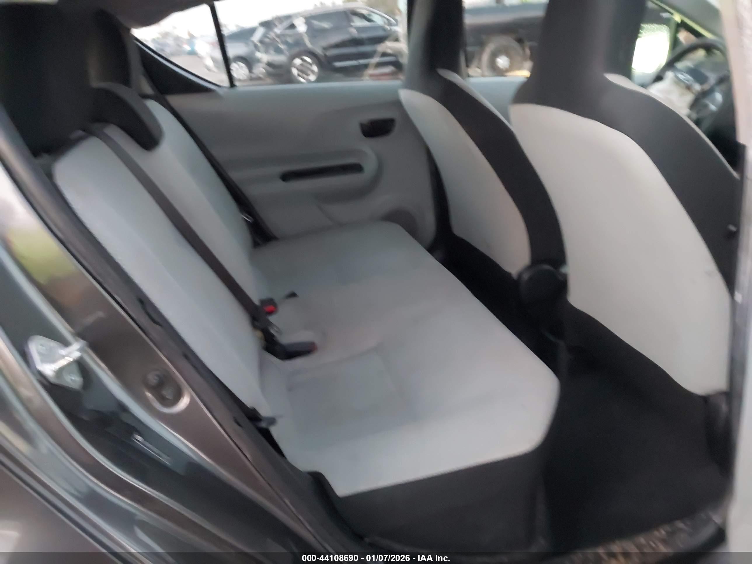 TOYOTA PRIUS image 8