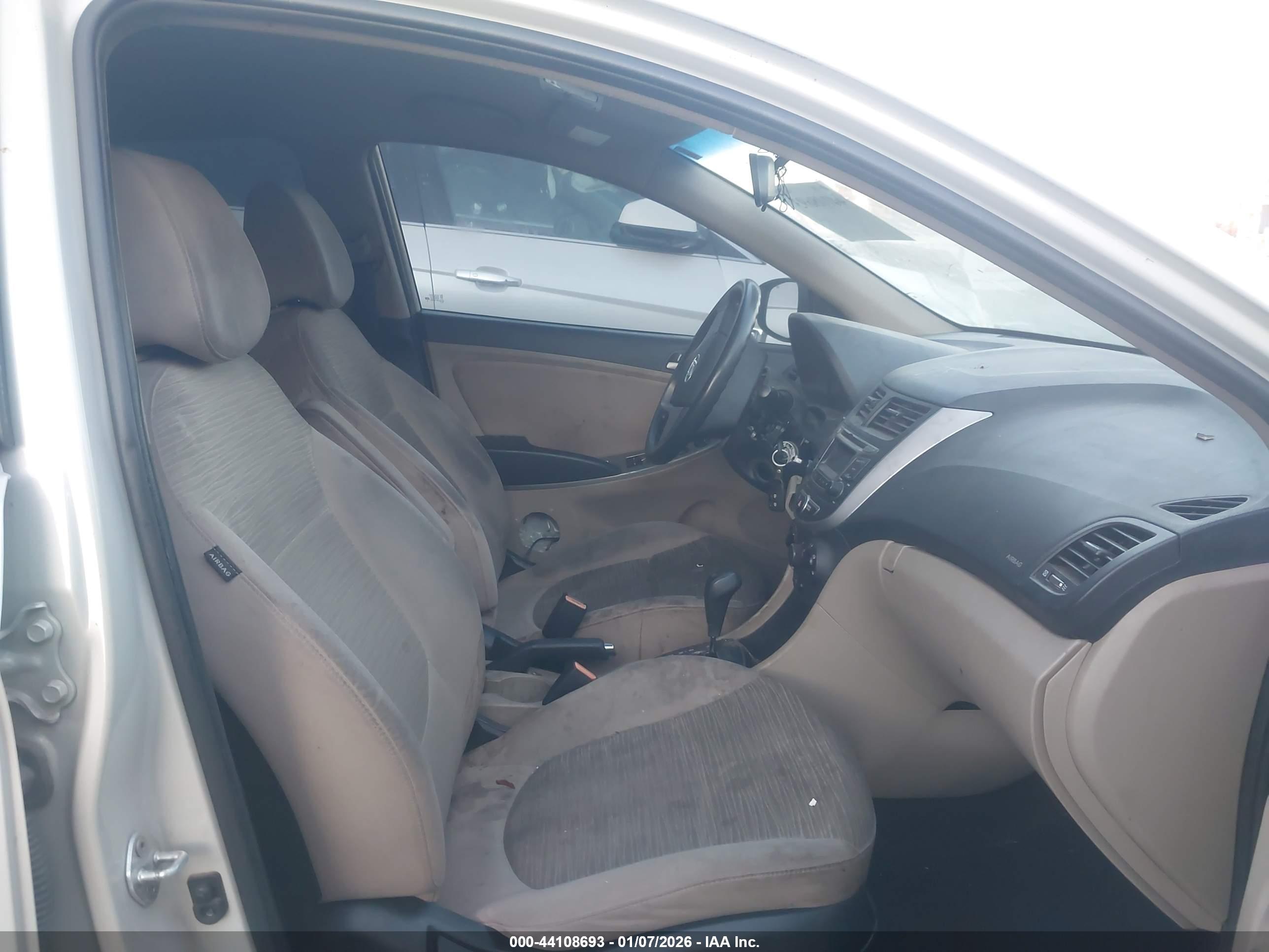 HYUNDAI ACCENT image 5