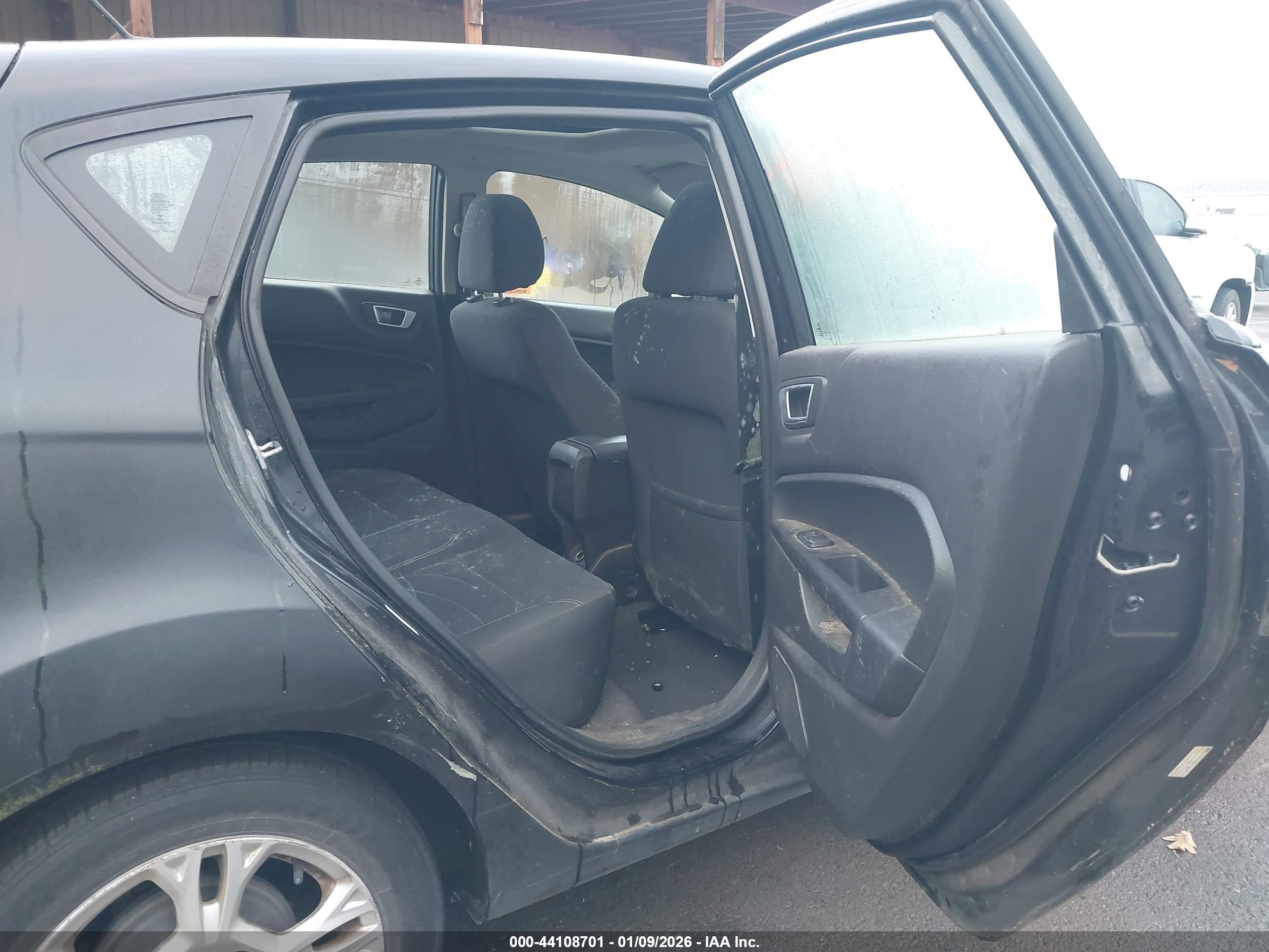 FORD FIESTA image 8