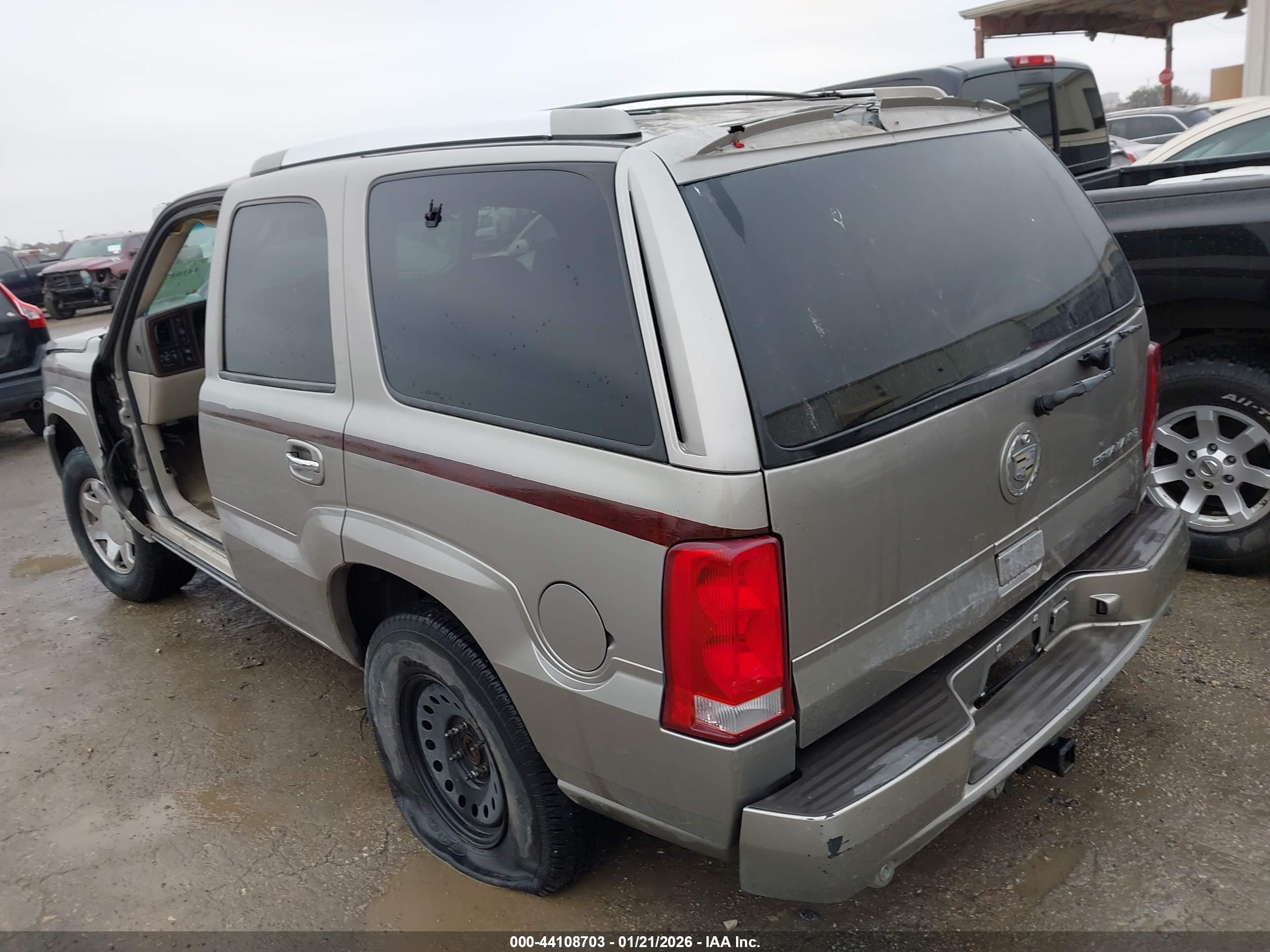 CADILLAC ESCALADE image 3