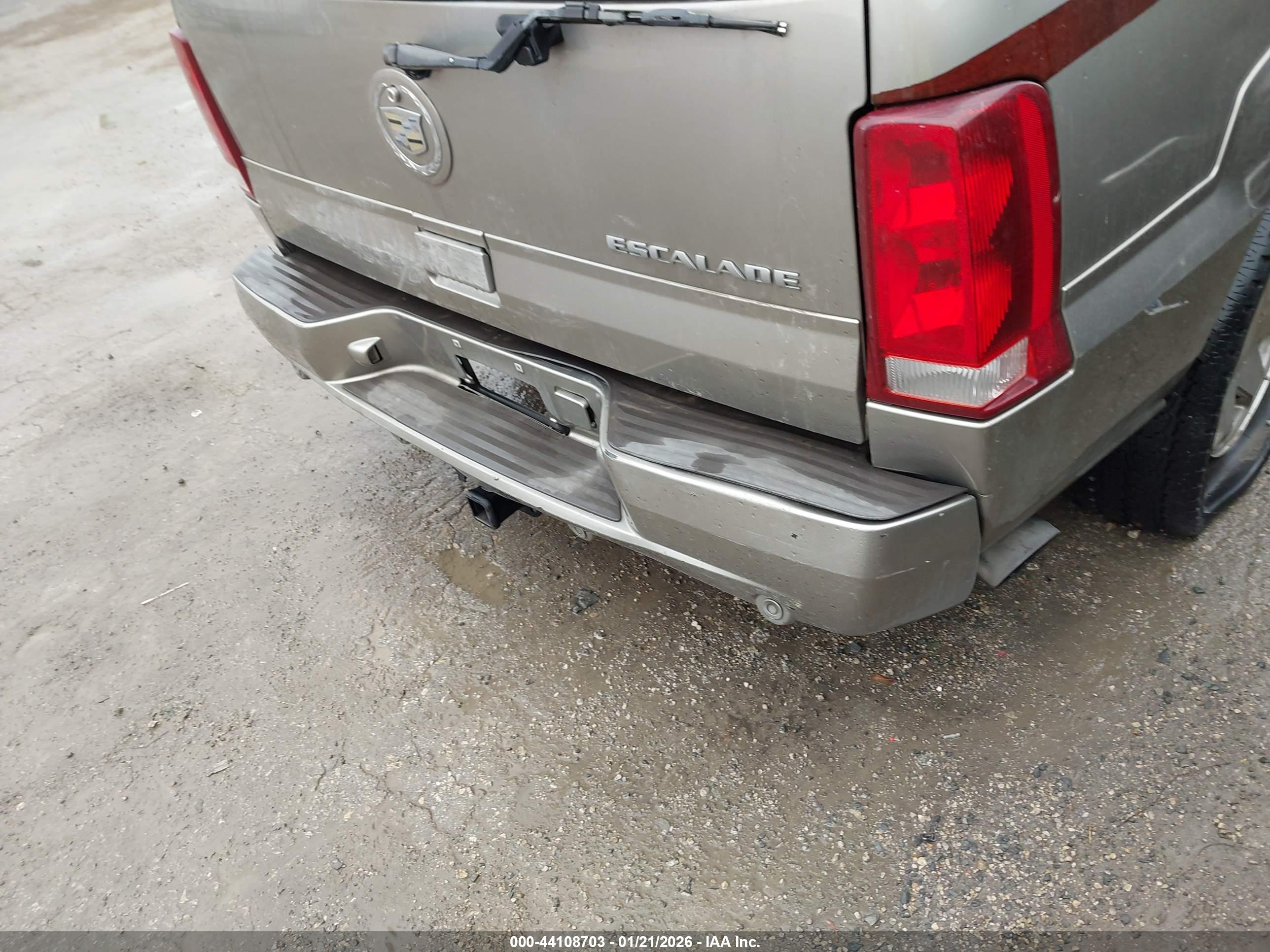 CADILLAC ESCALADE image 6