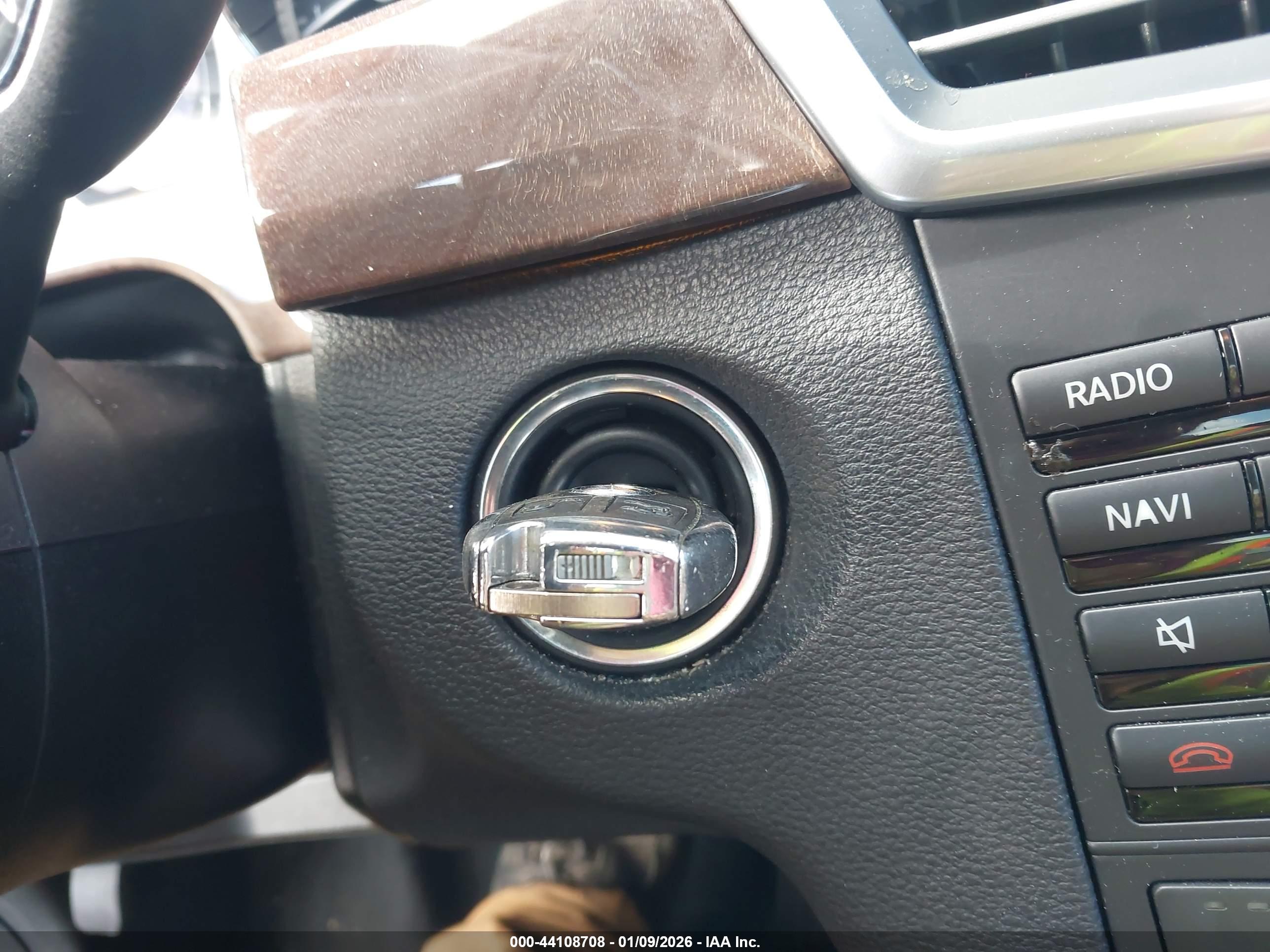 MERCEDES-BENZ E image 11