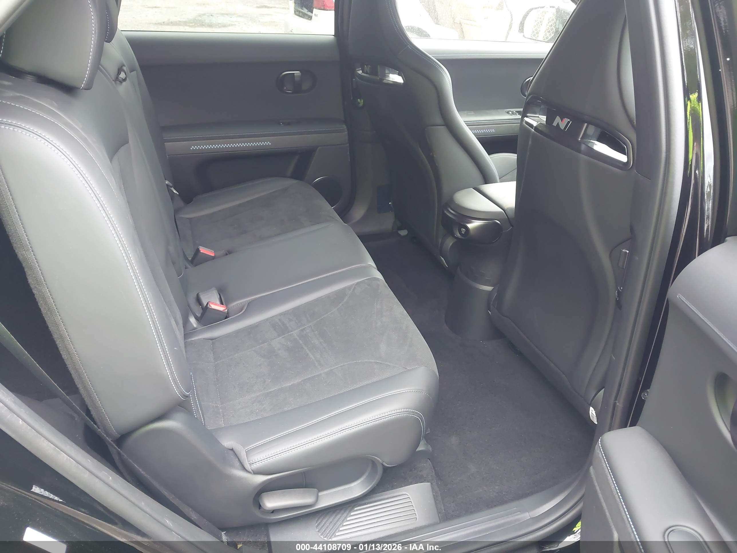 HYUNDAI IONIQ image 8