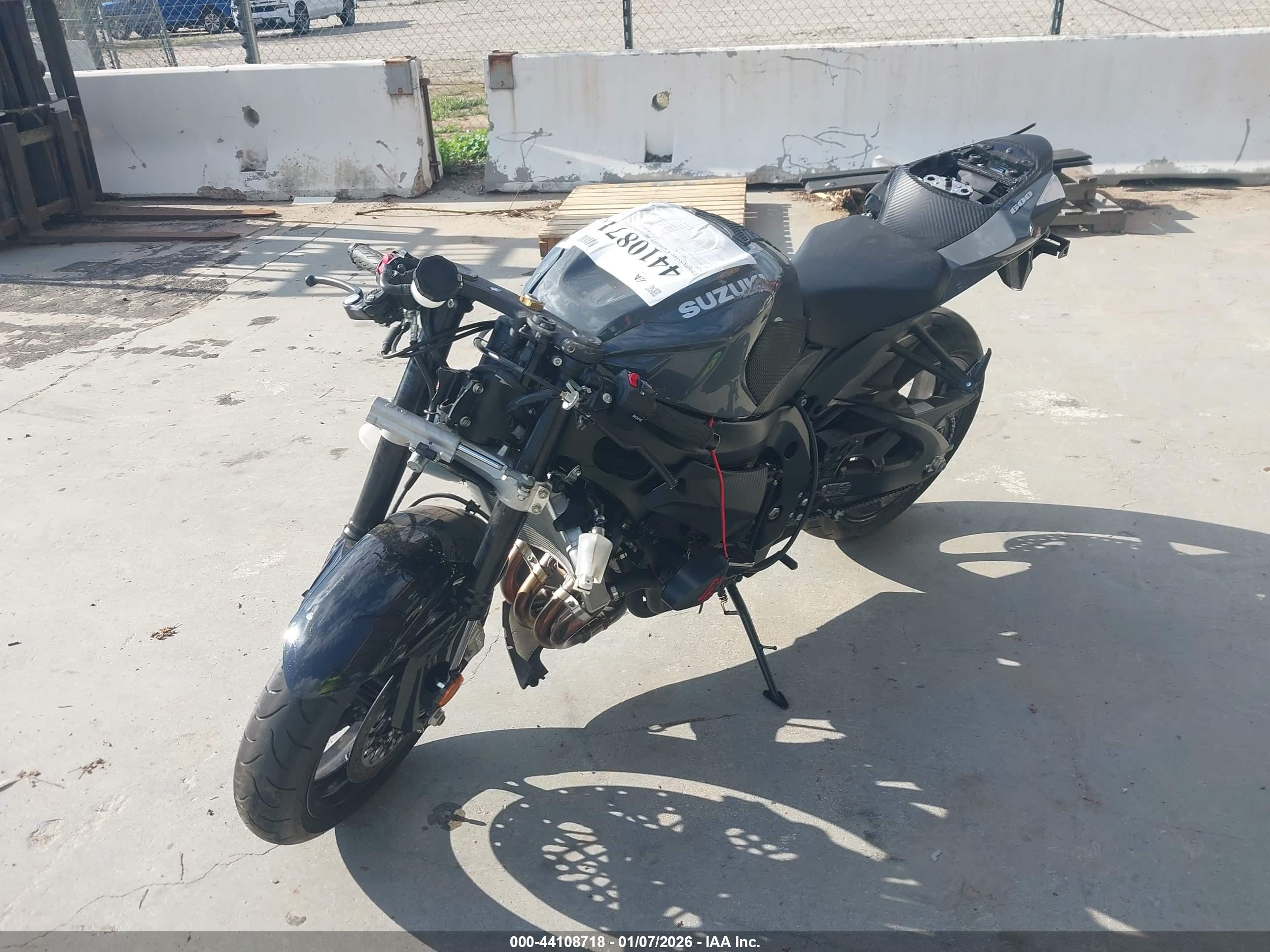 SUZUKI GSX-R600 image 2