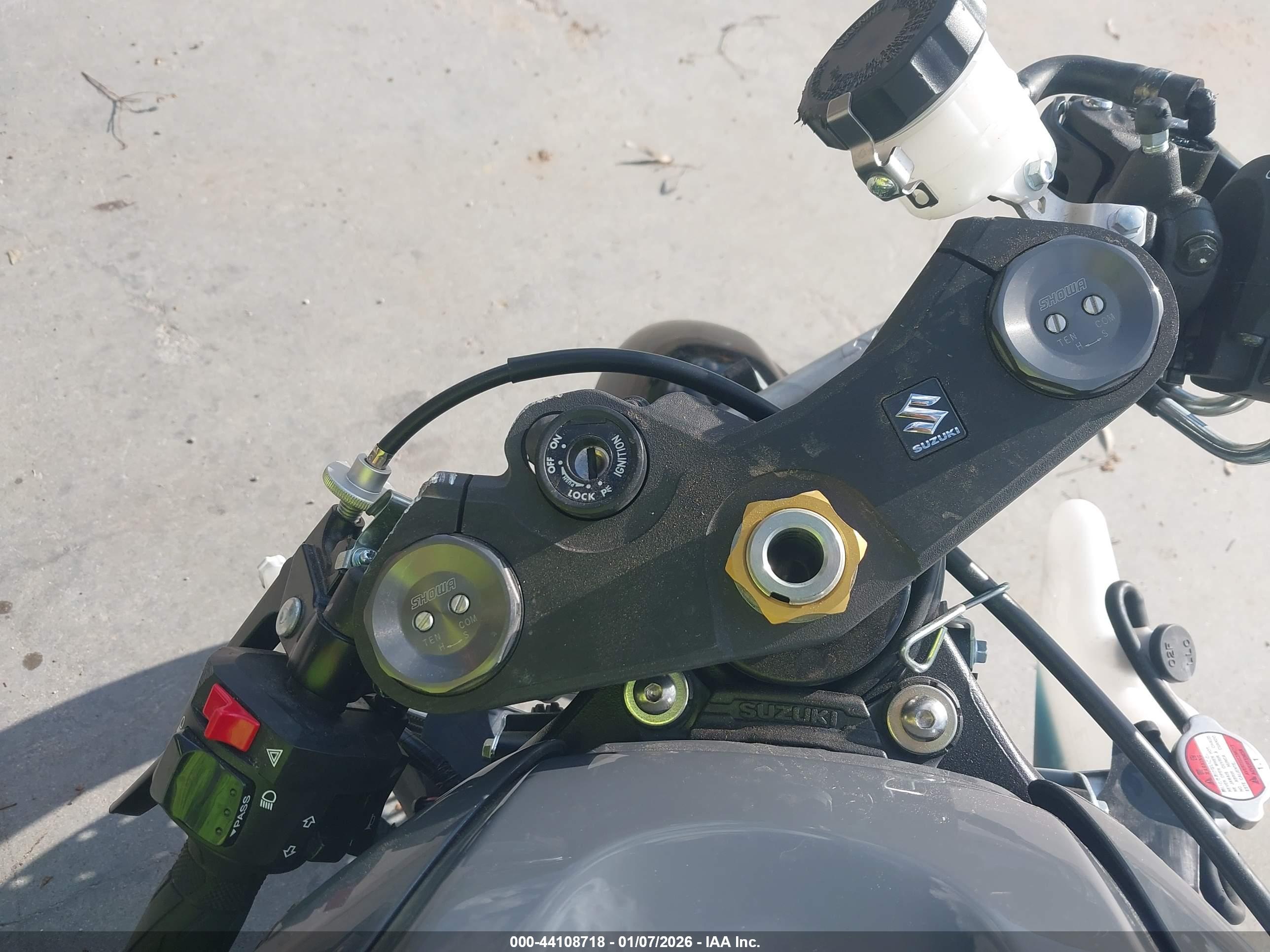 SUZUKI GSX-R600 image 7