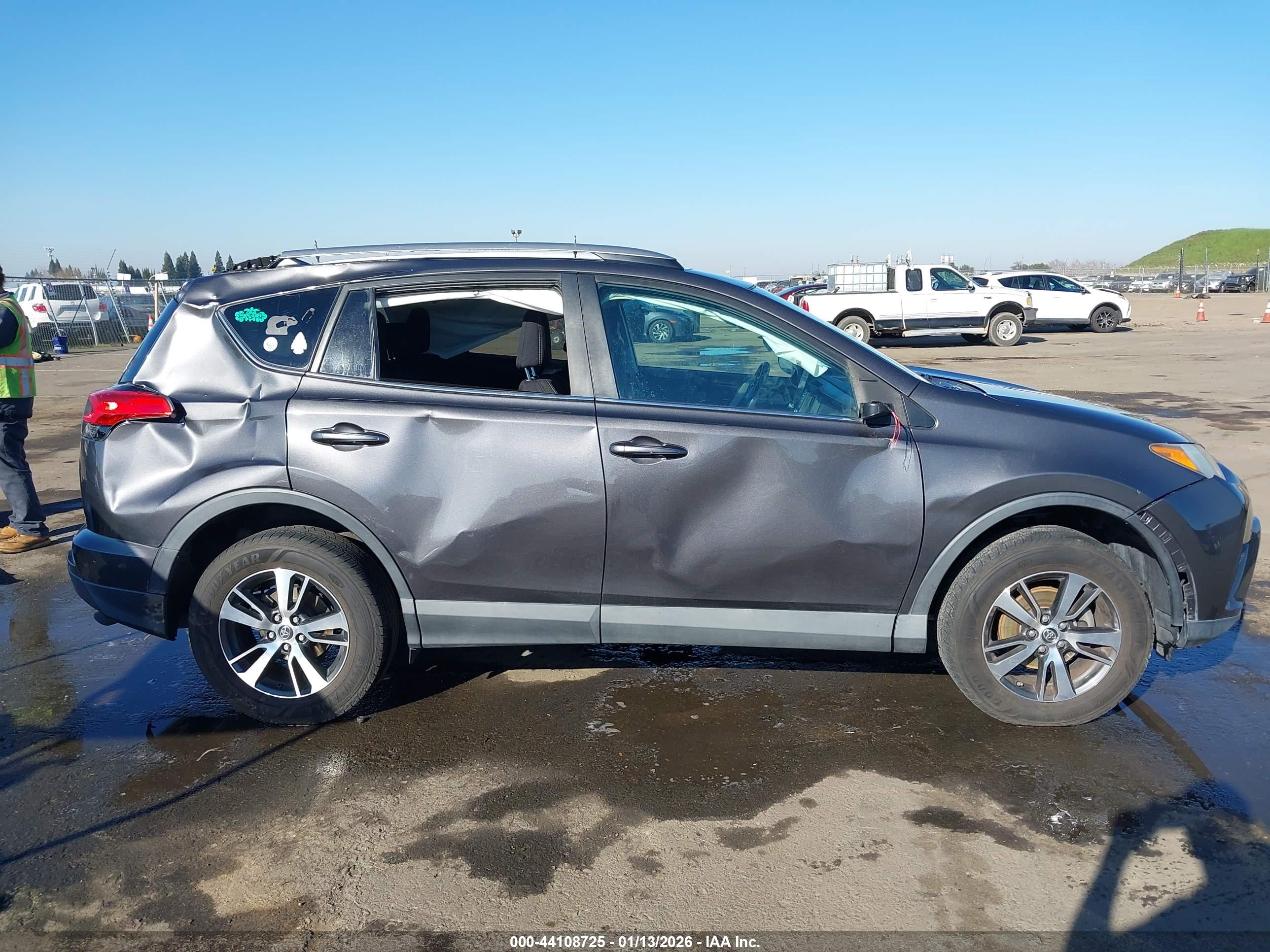 TOYOTA RAV4 image 6