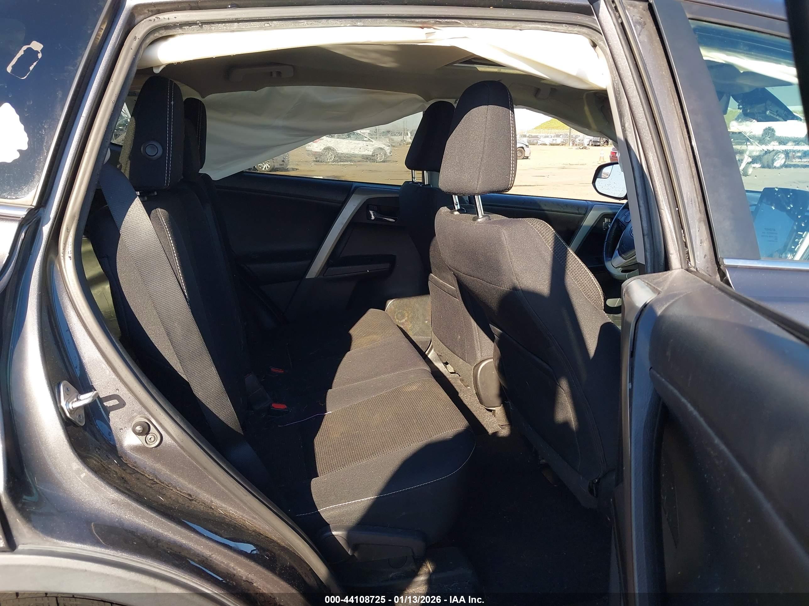 TOYOTA RAV4 image 8
